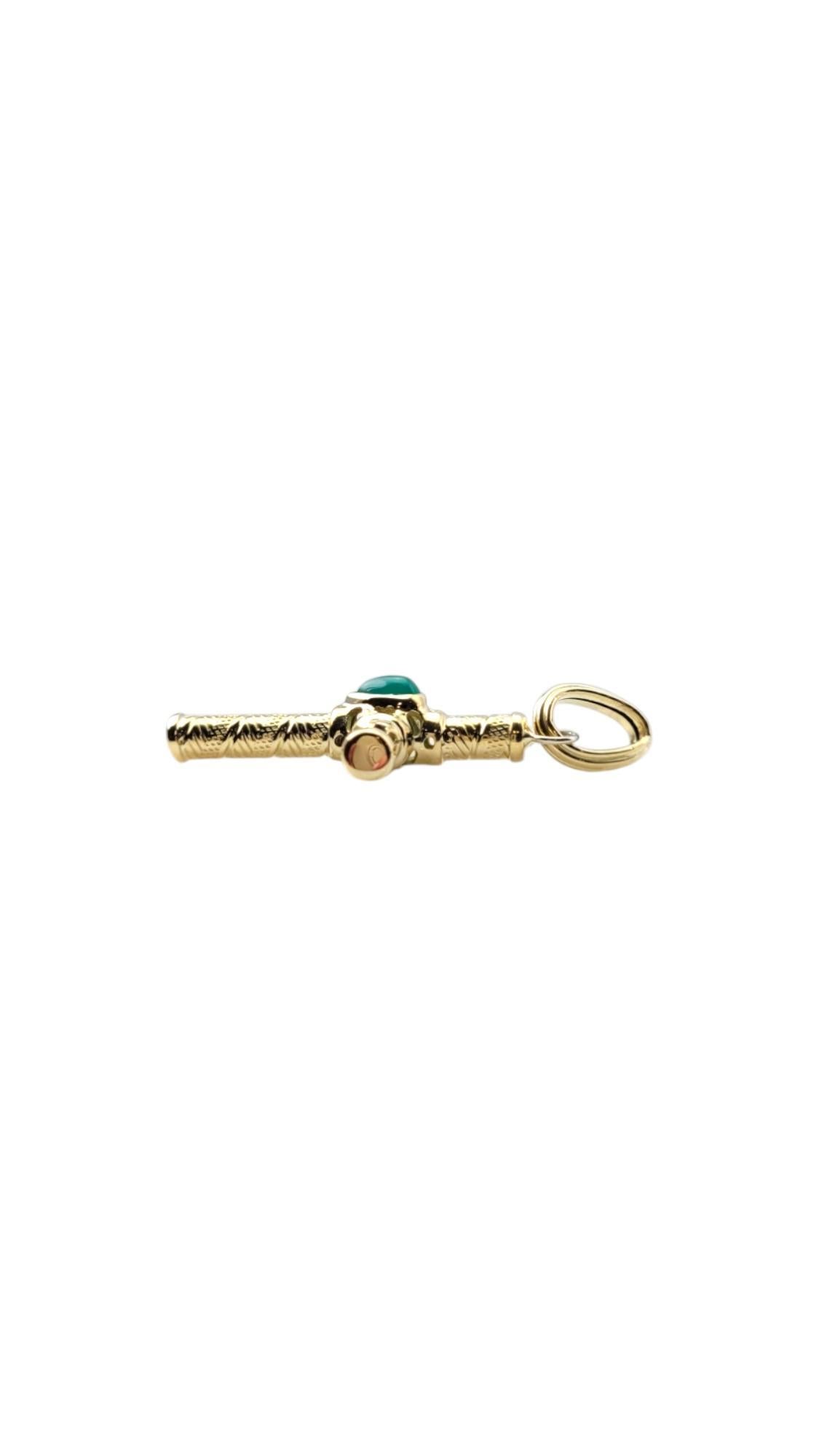 Pendentif croix en or jaune 18 carats avec cabochon vert en forme de poire n° 20320 en vente 2