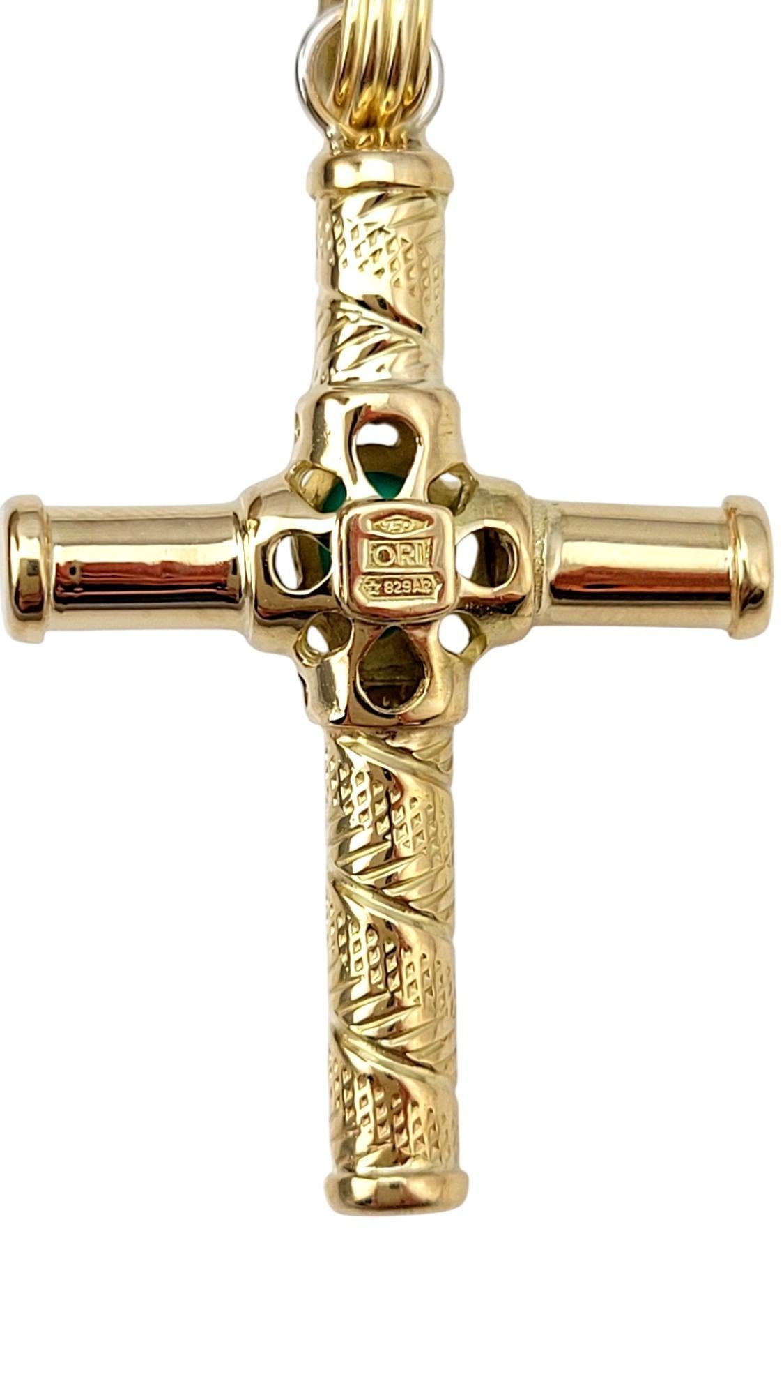 Pendentif croix en or jaune 18 carats avec cabochon vert en forme de poire n° 20320 en vente 3