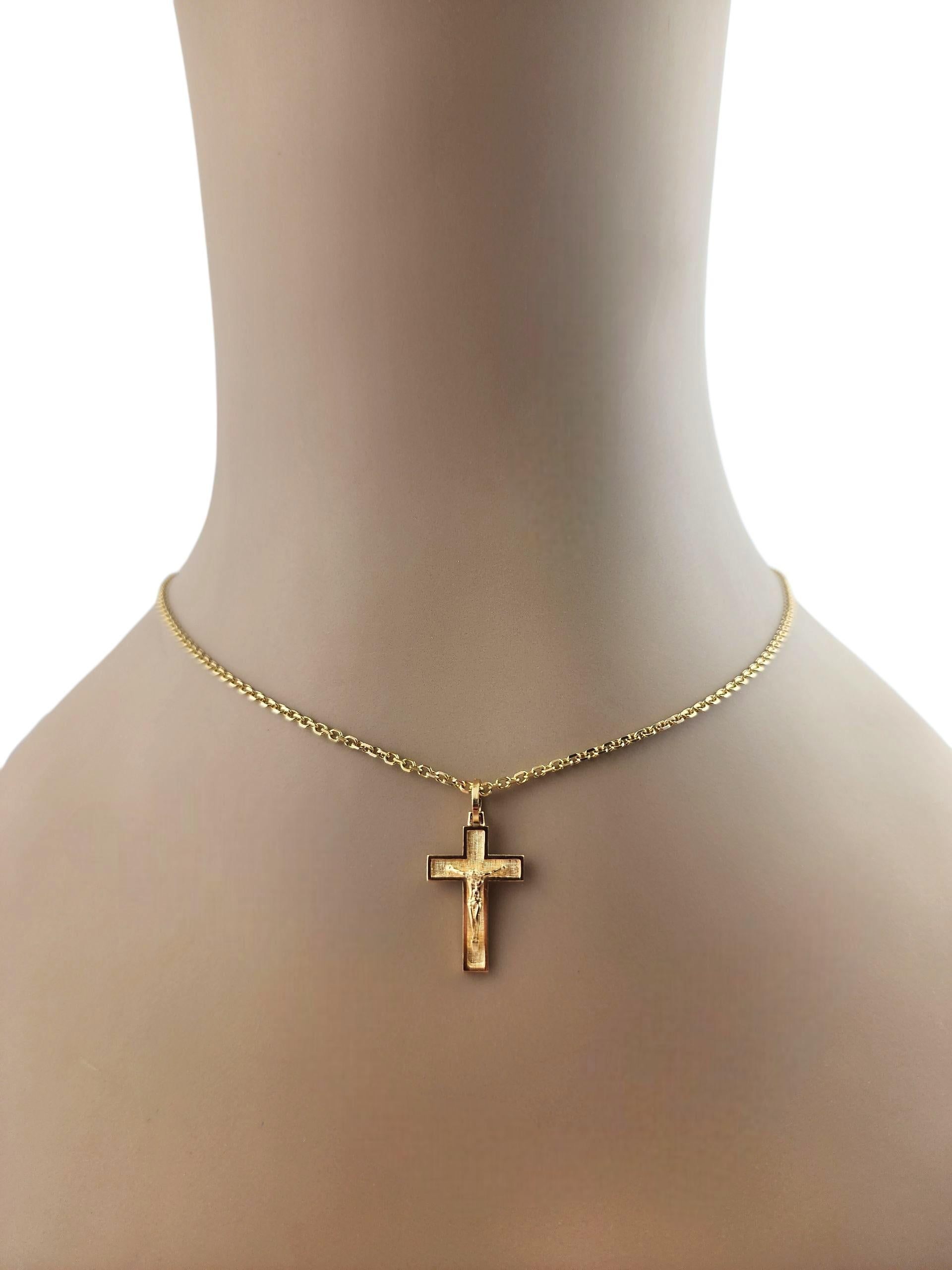Pendentif Crucifix en or jaune 18K #21997 en vente 6