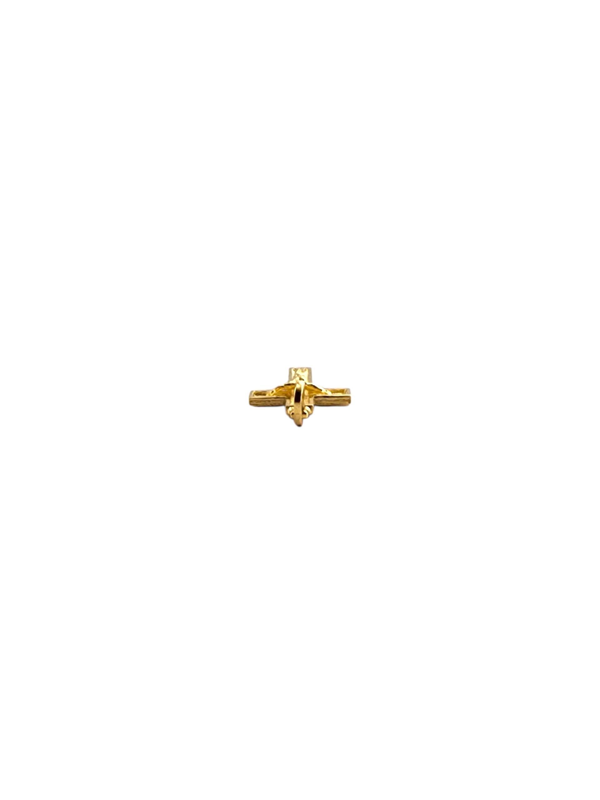 Pendentif Crucifix en or jaune 18K #21997 en vente 2