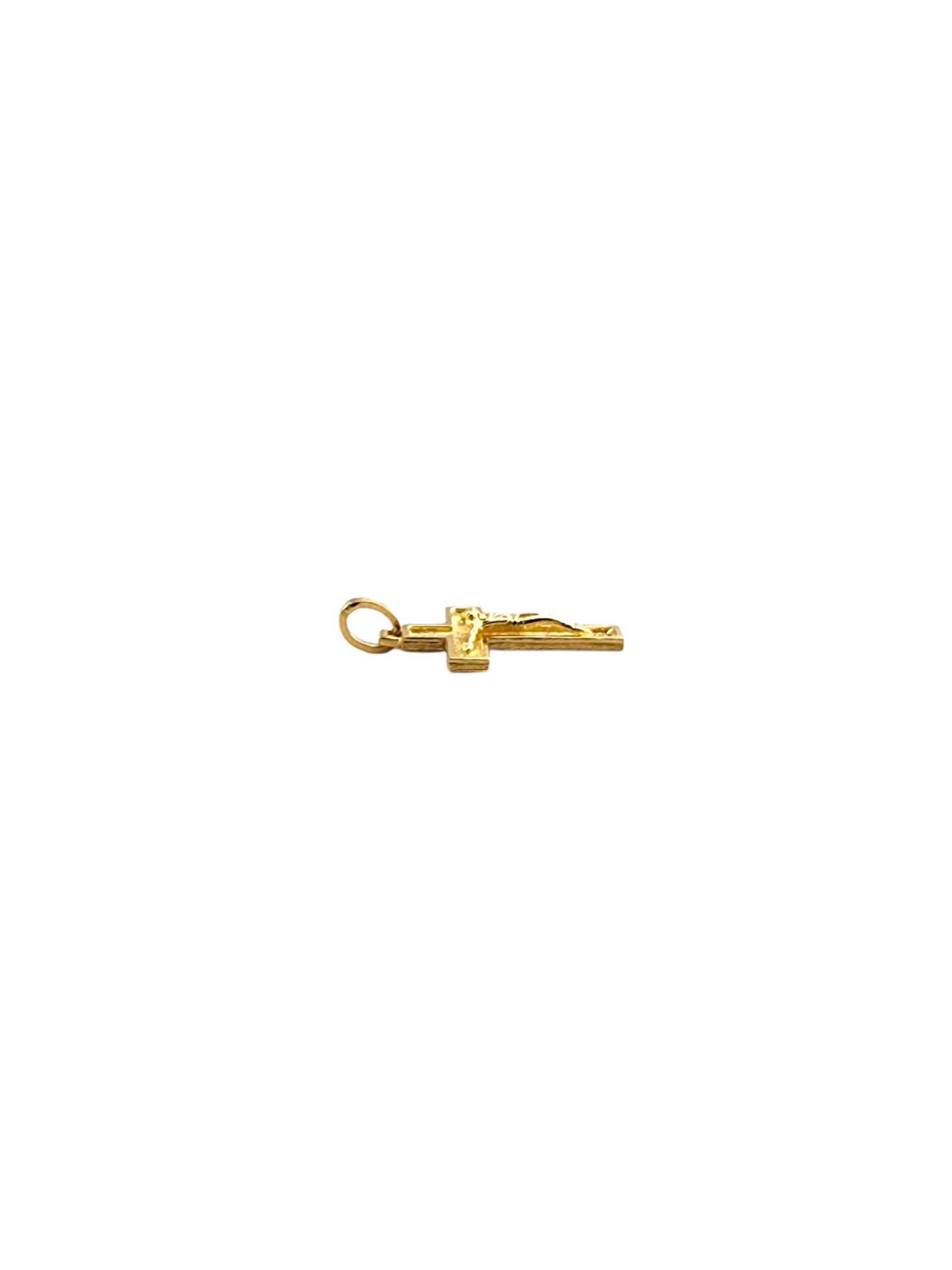 Pendentif Crucifix en or jaune 18K #21997 en vente 3