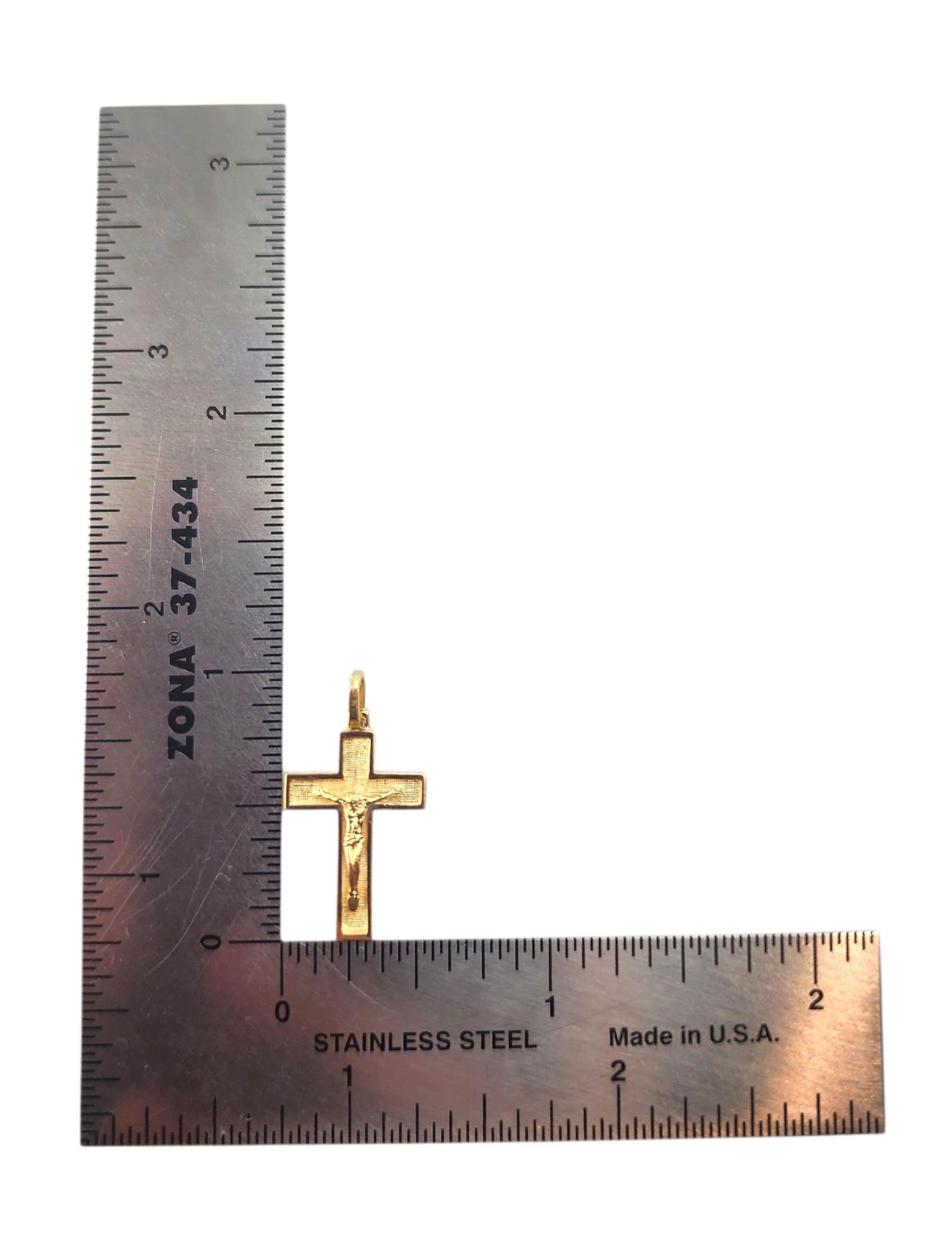 Pendentif Crucifix en or jaune 18K #21997 en vente 5