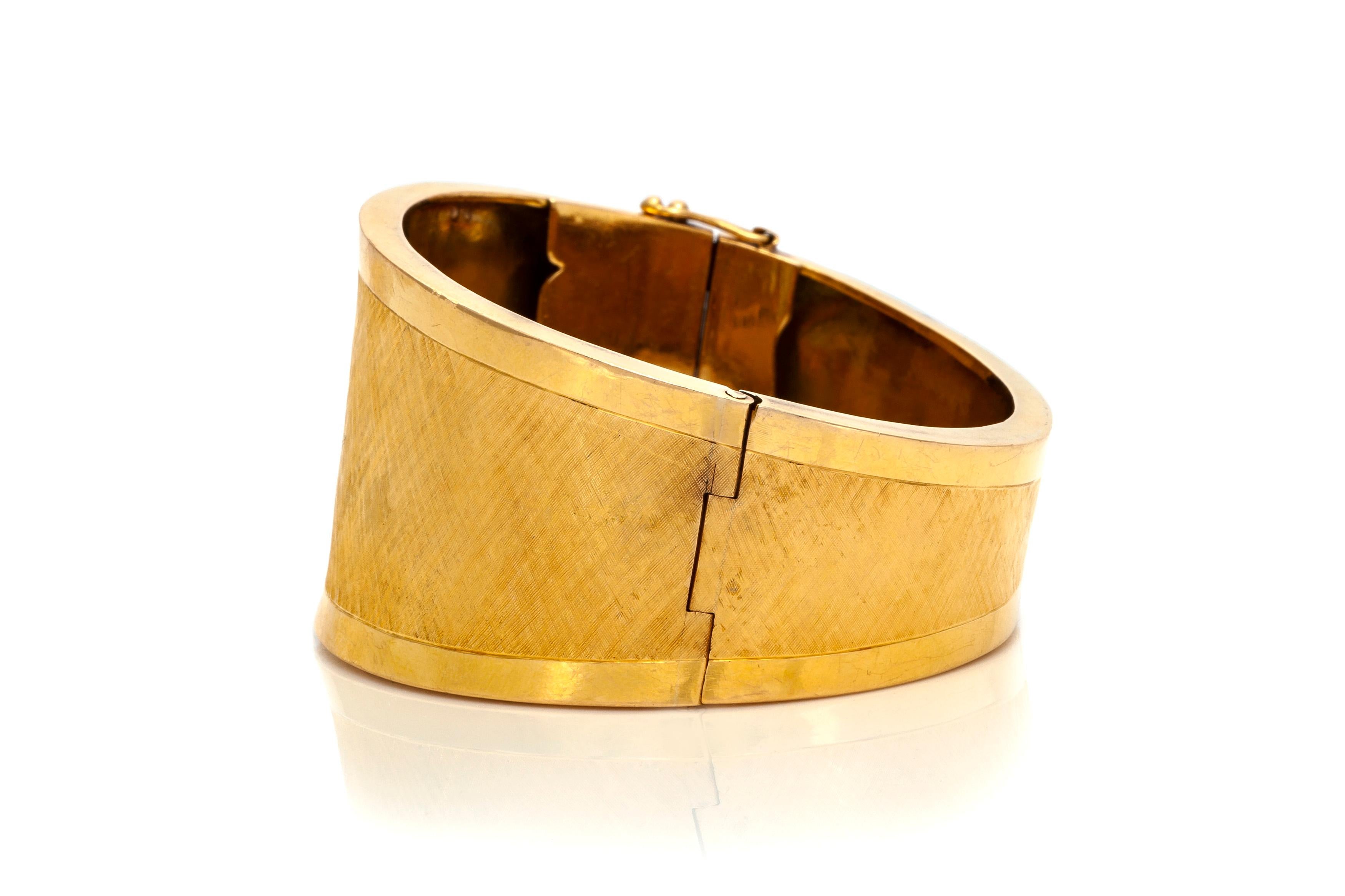 18 Karat Yellow Gold Cuff Bracelet In Good Condition In New York, NY
