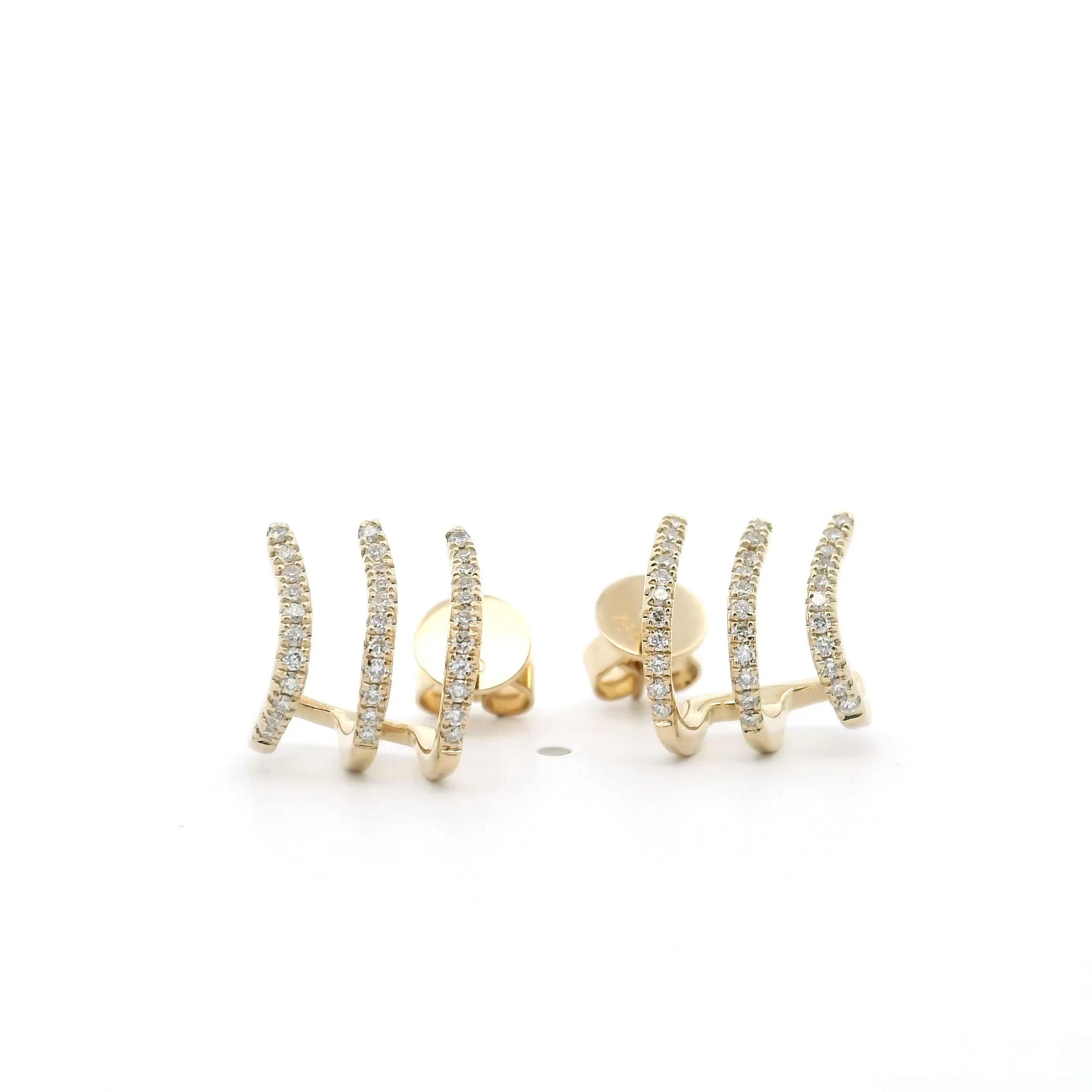 Taille ronde Boucles d'oreilles manchette en or jaune 18 carats avec diamants en vente
