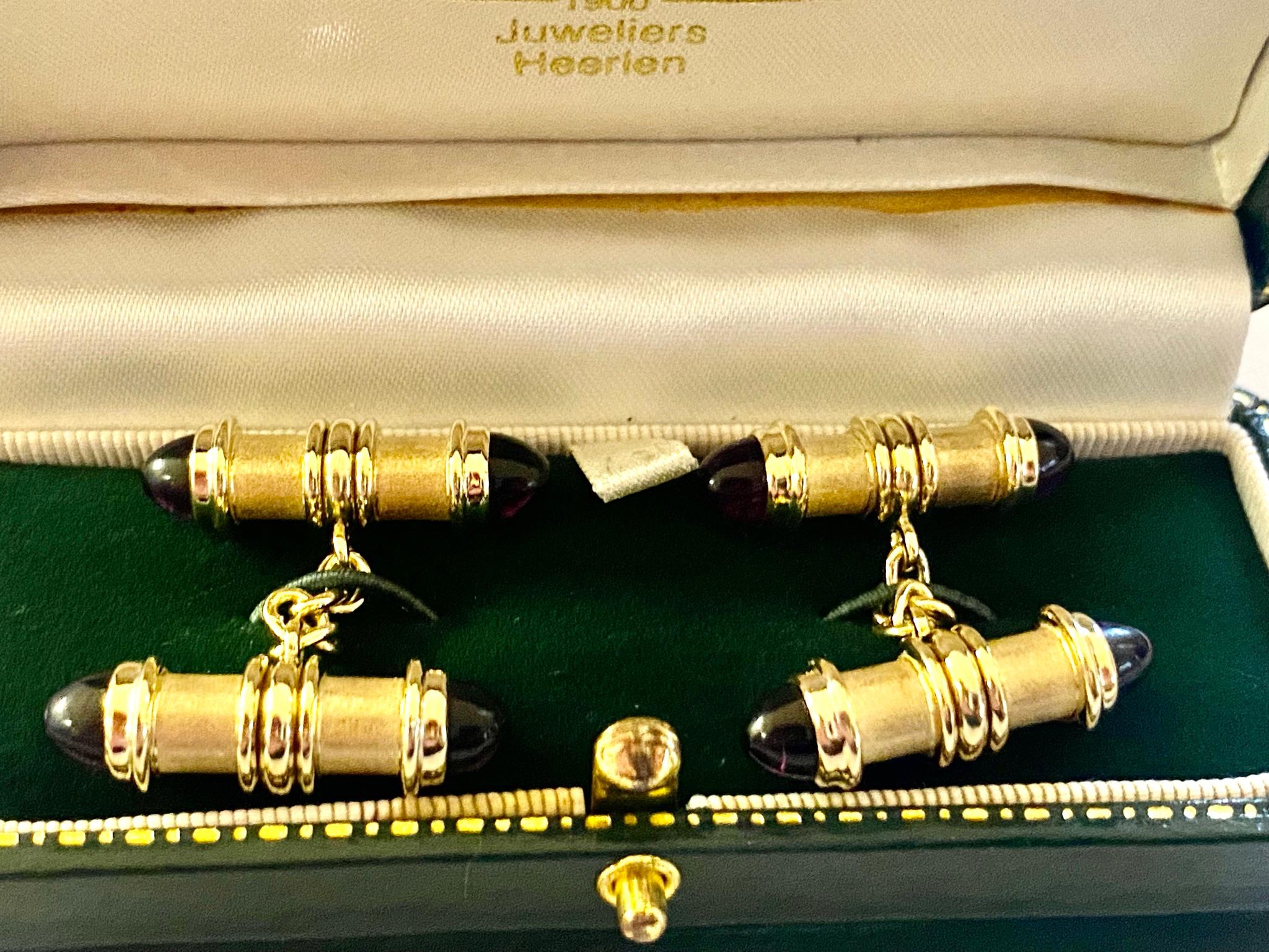 Taille cabochon Boutons de manchette en or jaune 18 carats, pierres d'améthyste, Italie, vers 1975 en vente