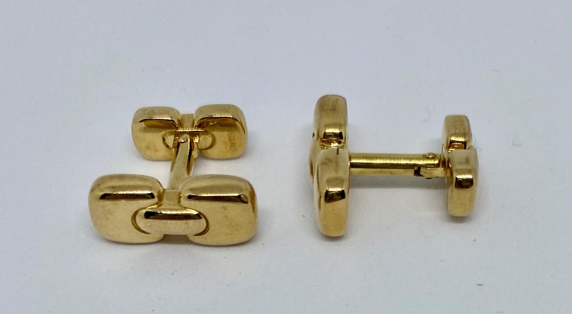 Classic Tiffany cufflinks in solid, 18K yellow gold featuring toggle backs.

Both cufflinks are marked 