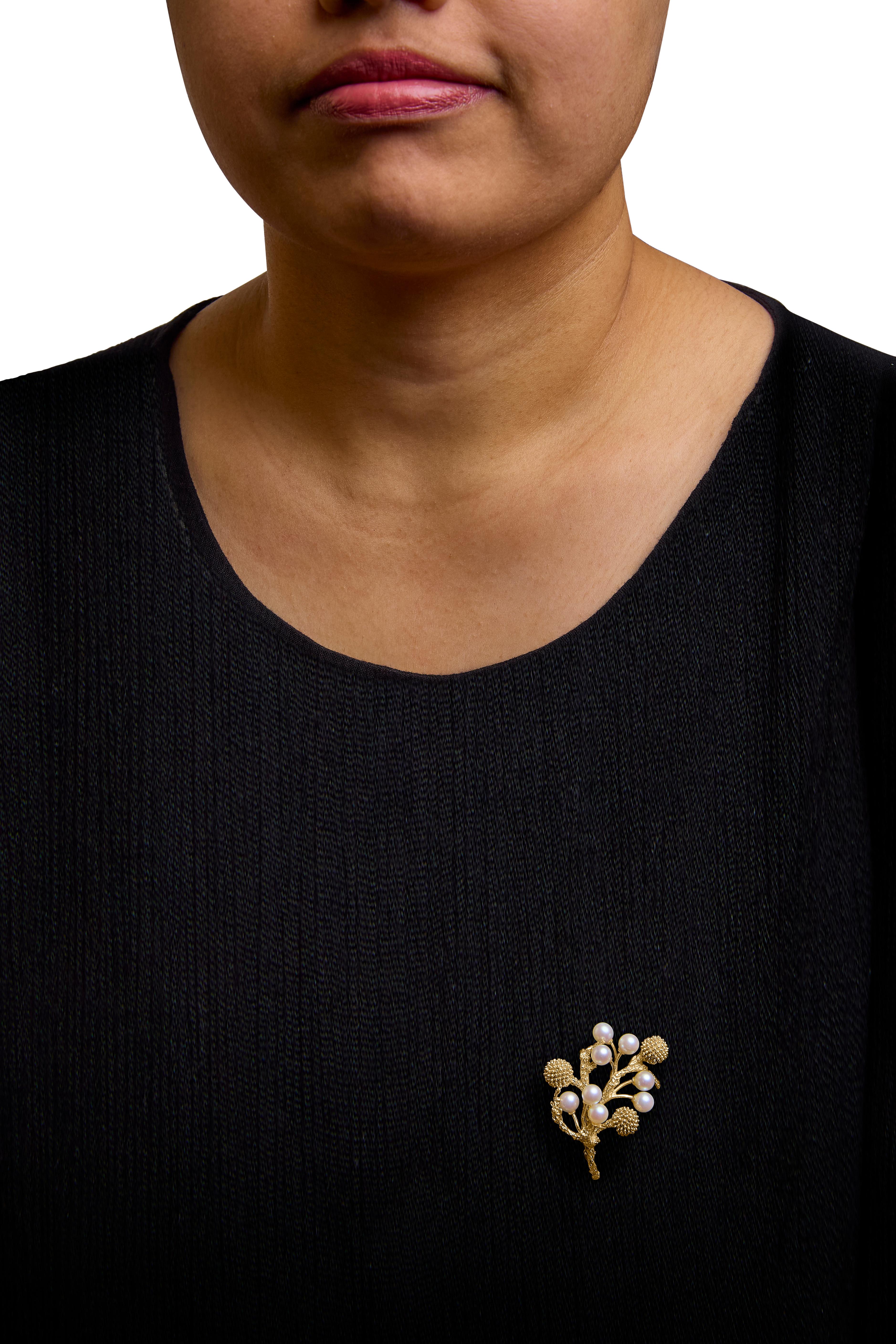 18K Yellow Gold Cultured Akoya Pearl Tree Branch Brooch Pin with Hammered Polish In New Condition For Sale In New York, NY