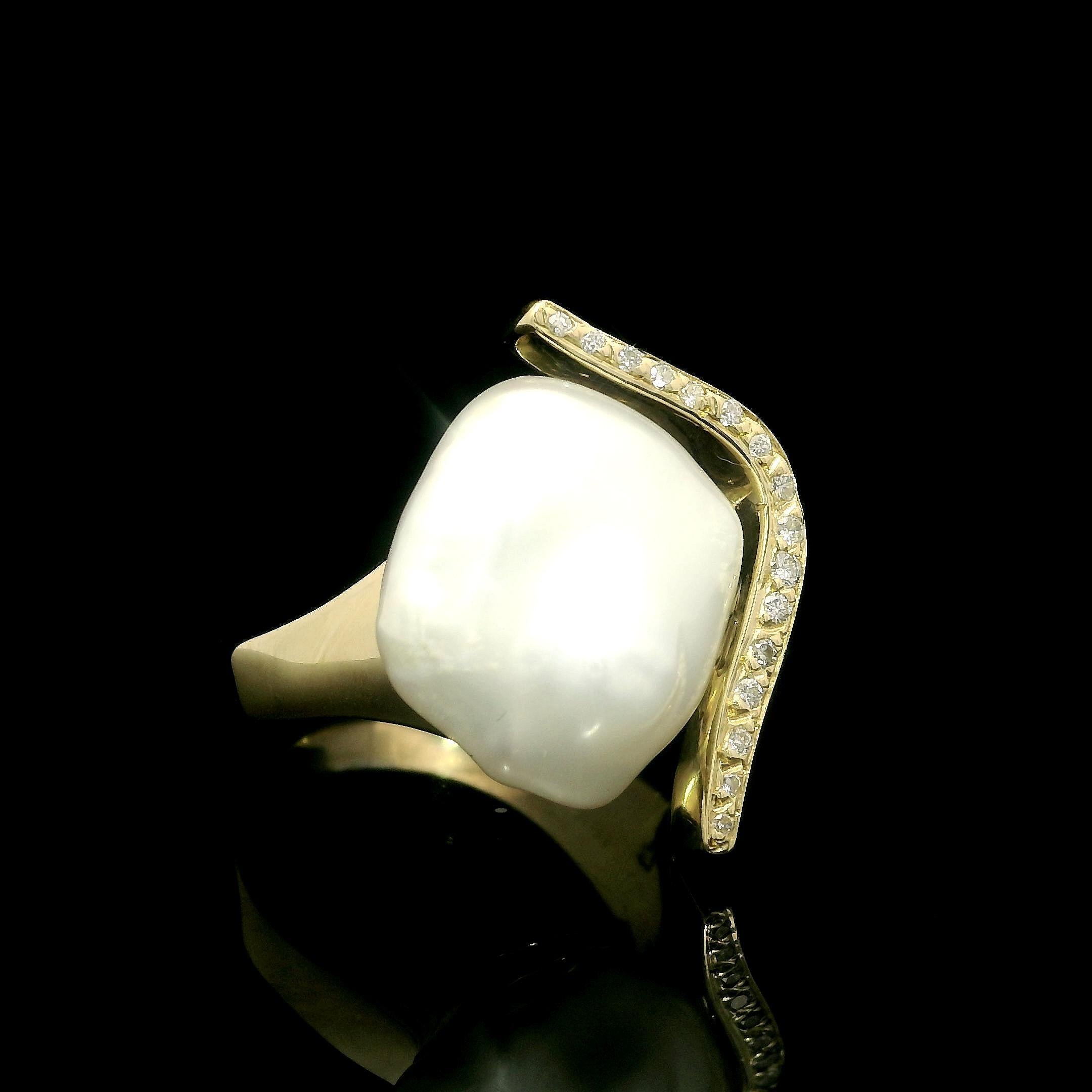 18k Yellow Gold Cultured Button Pearl Diamond Accent Flexible Geometric Ring For Sale 1