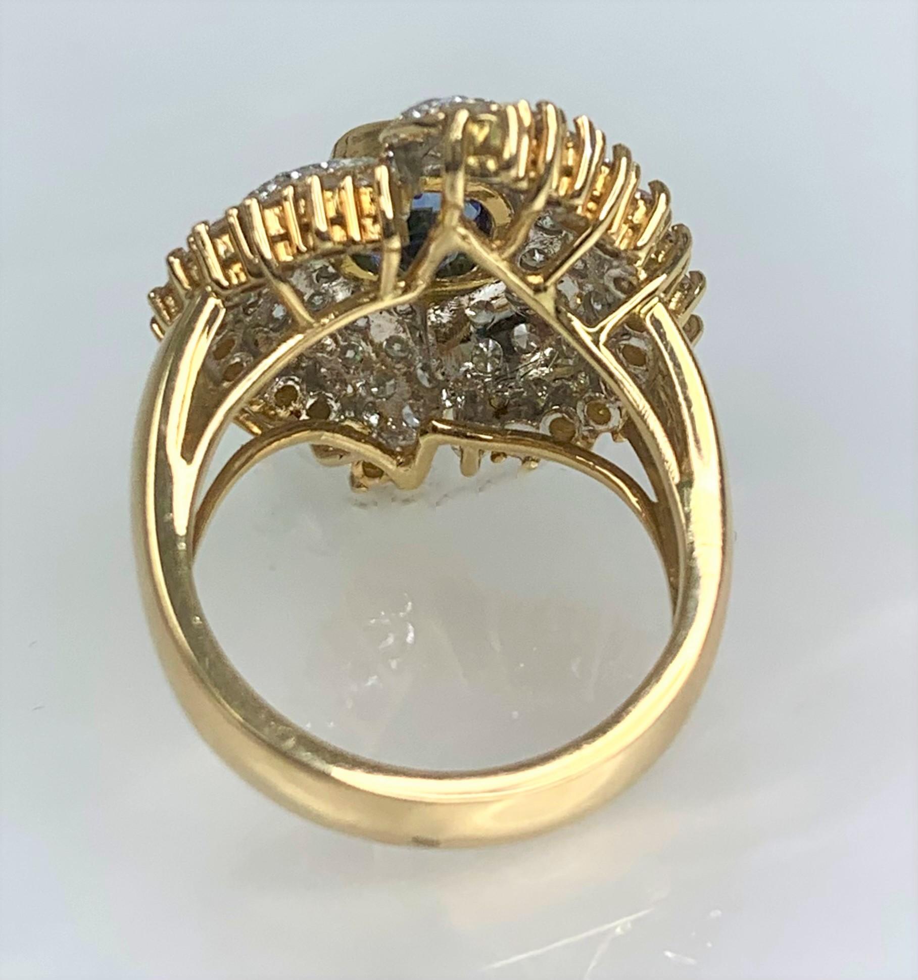 18K Yellow Gold Cushion Cut Blue Sapphire Diamond Ring In New Condition For Sale In Great Neck, NY