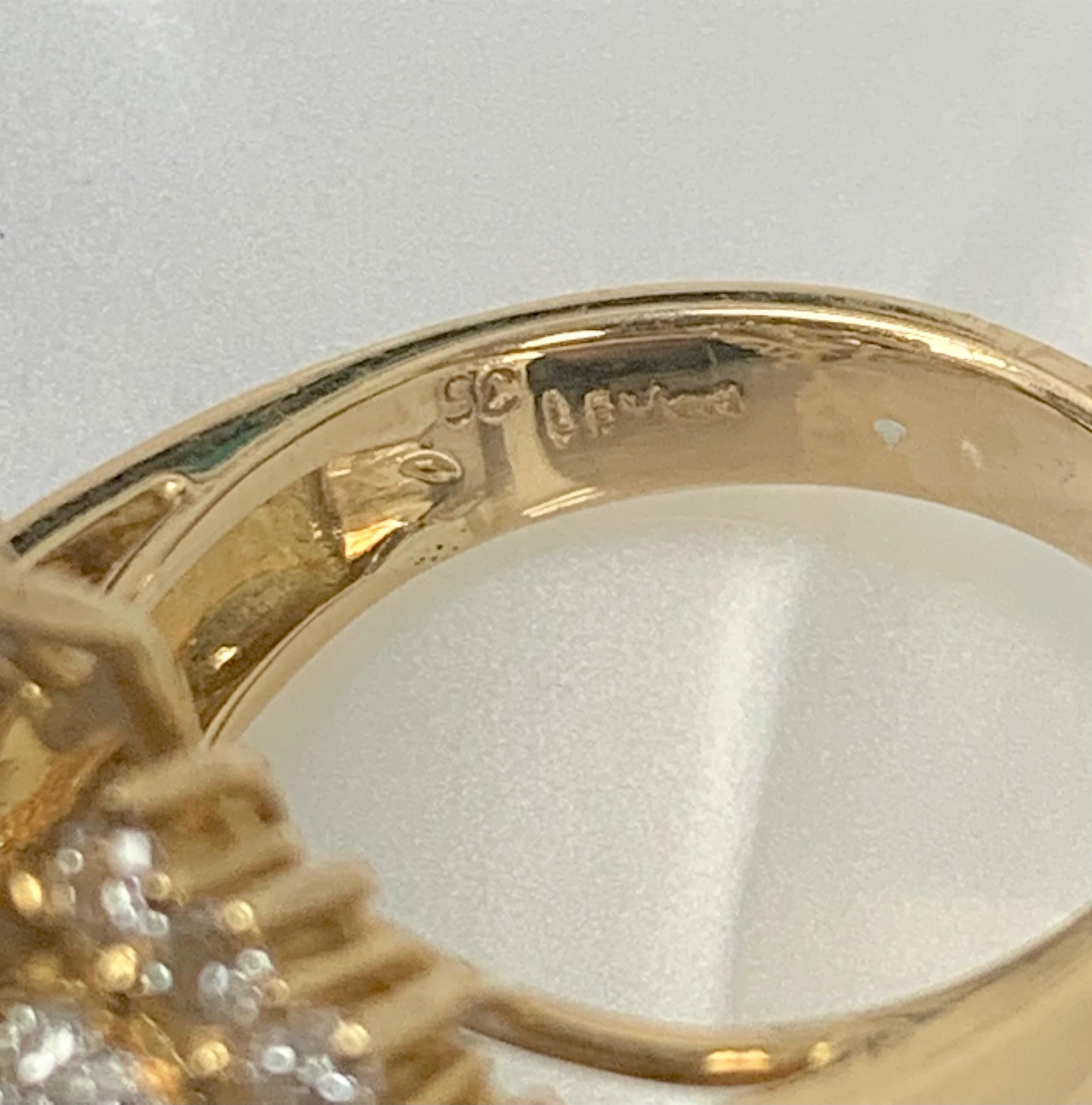 Women's 18K Yellow Gold Cushion Cut Blue Sapphire Diamond Ring For Sale