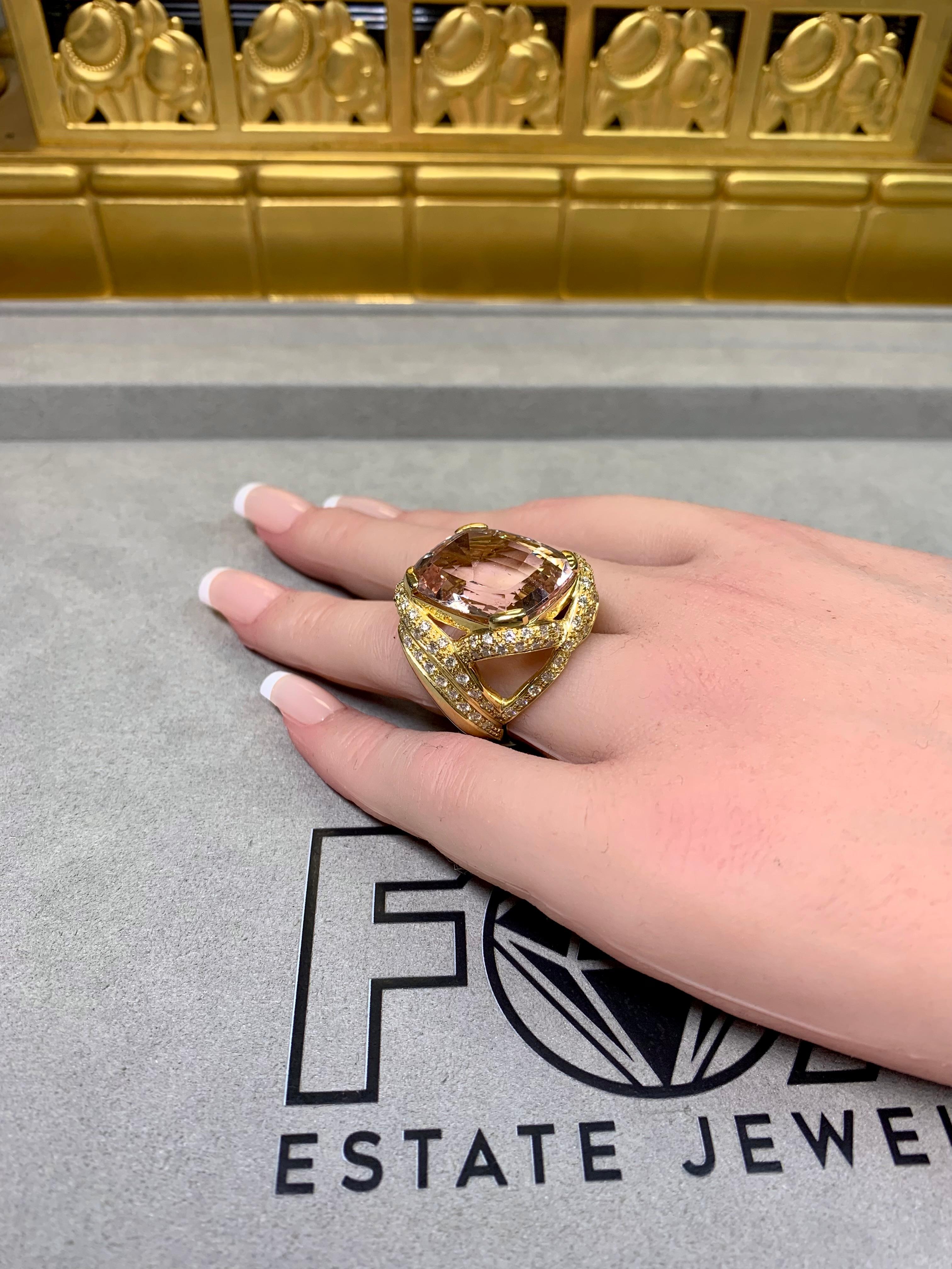 Anillo de oro amarillo de 18 quilates con diamante kunzita talla cojín 32,75 ctw en venta 4