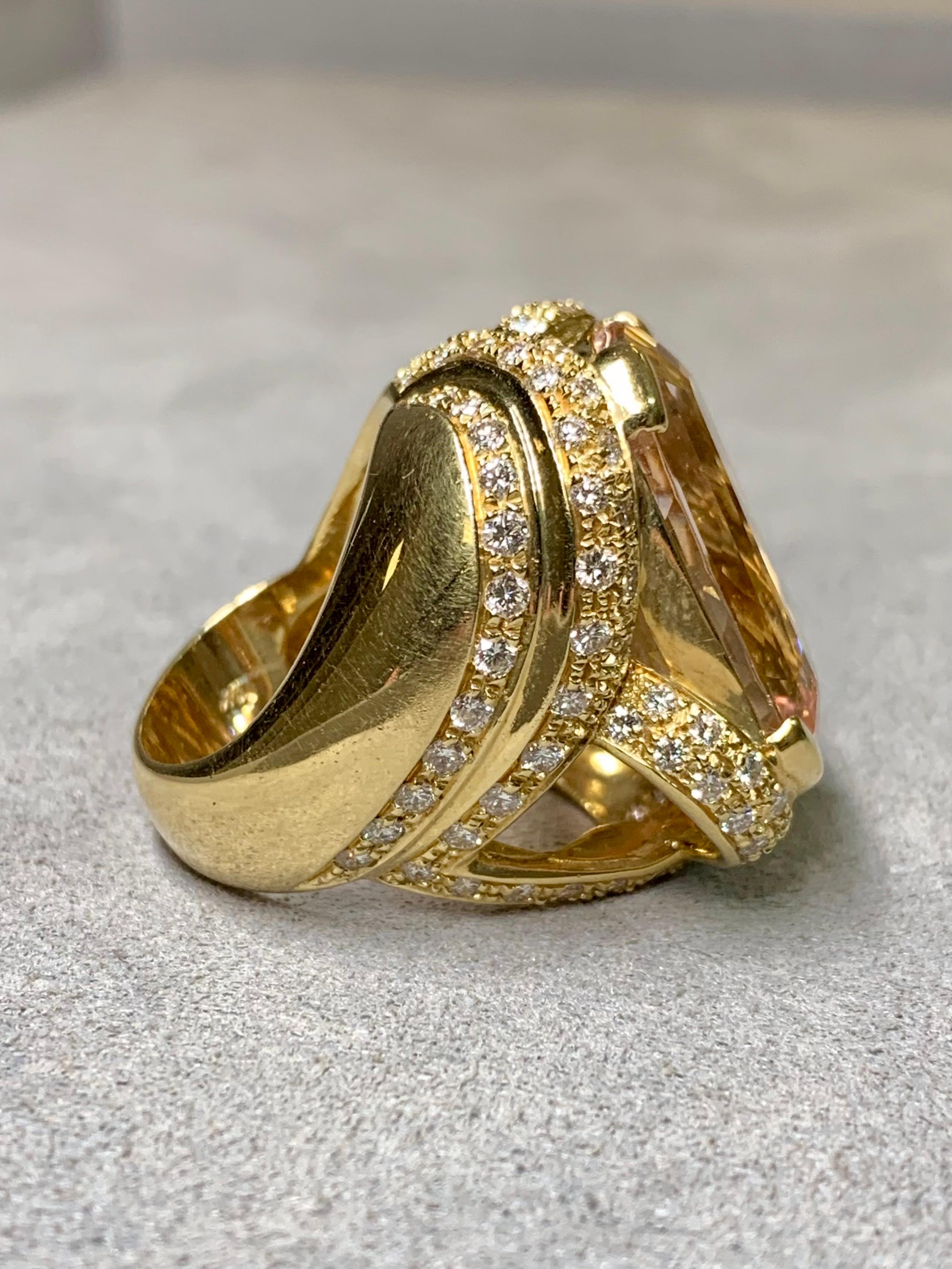 Anillo de oro amarillo de 18 quilates con diamante kunzita talla cojín 32,75 ctw Corte cojín en venta