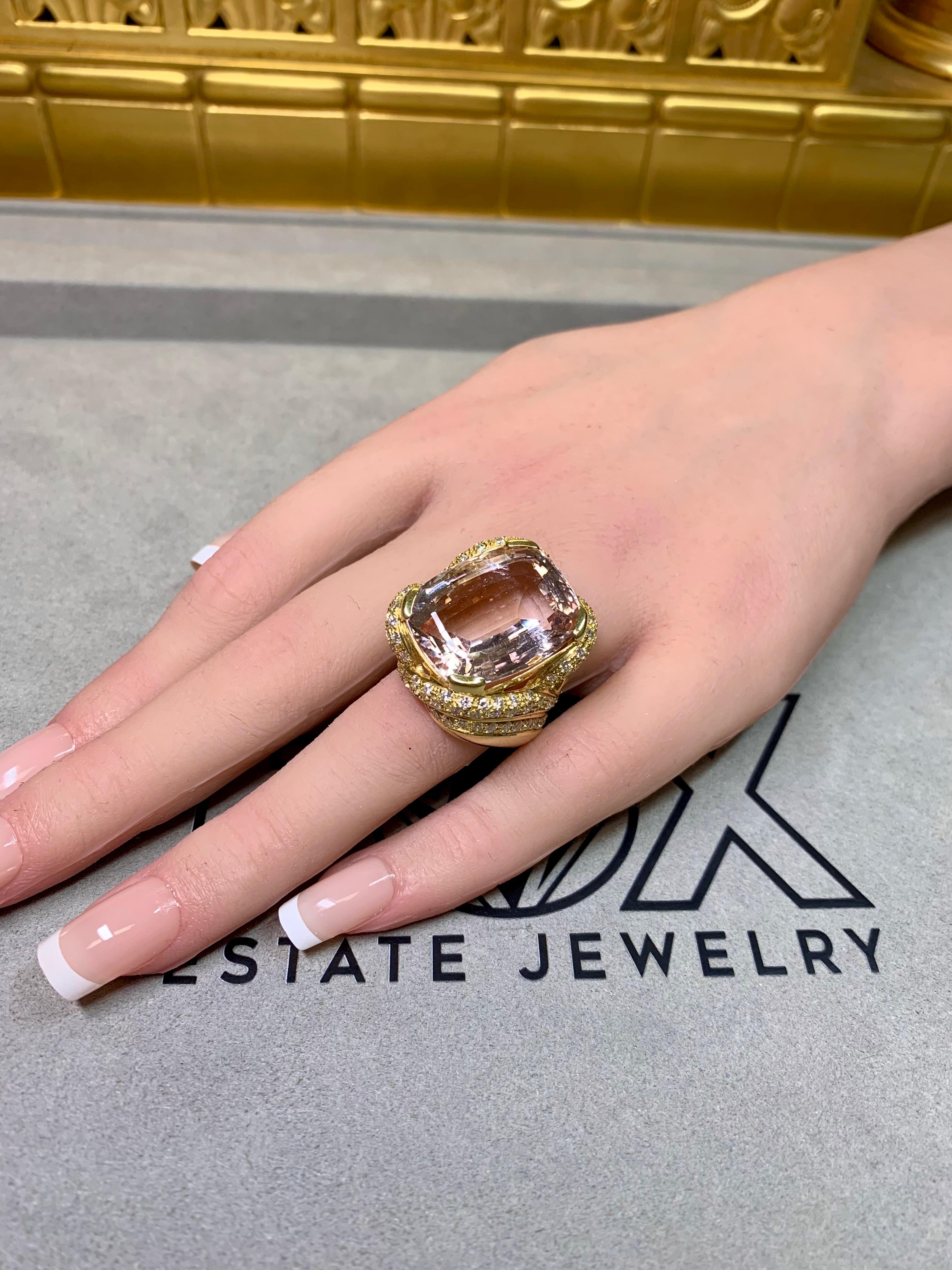 Anillo de oro amarillo de 18 quilates con diamante kunzita talla cojín 32,75 ctw en venta 3