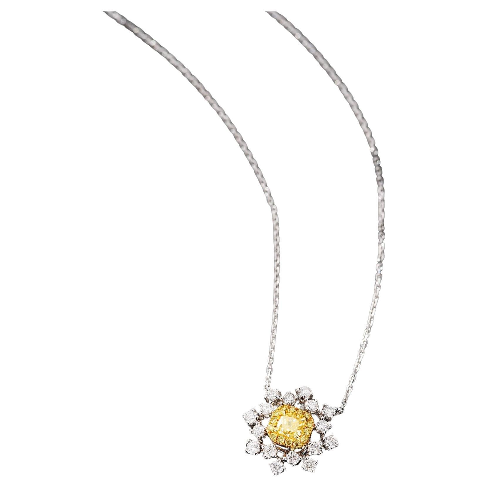 Collar Colgante Copo de Nieve en Oro Amarillo de 18 K, talla cojín, con Diamantes Naturales
