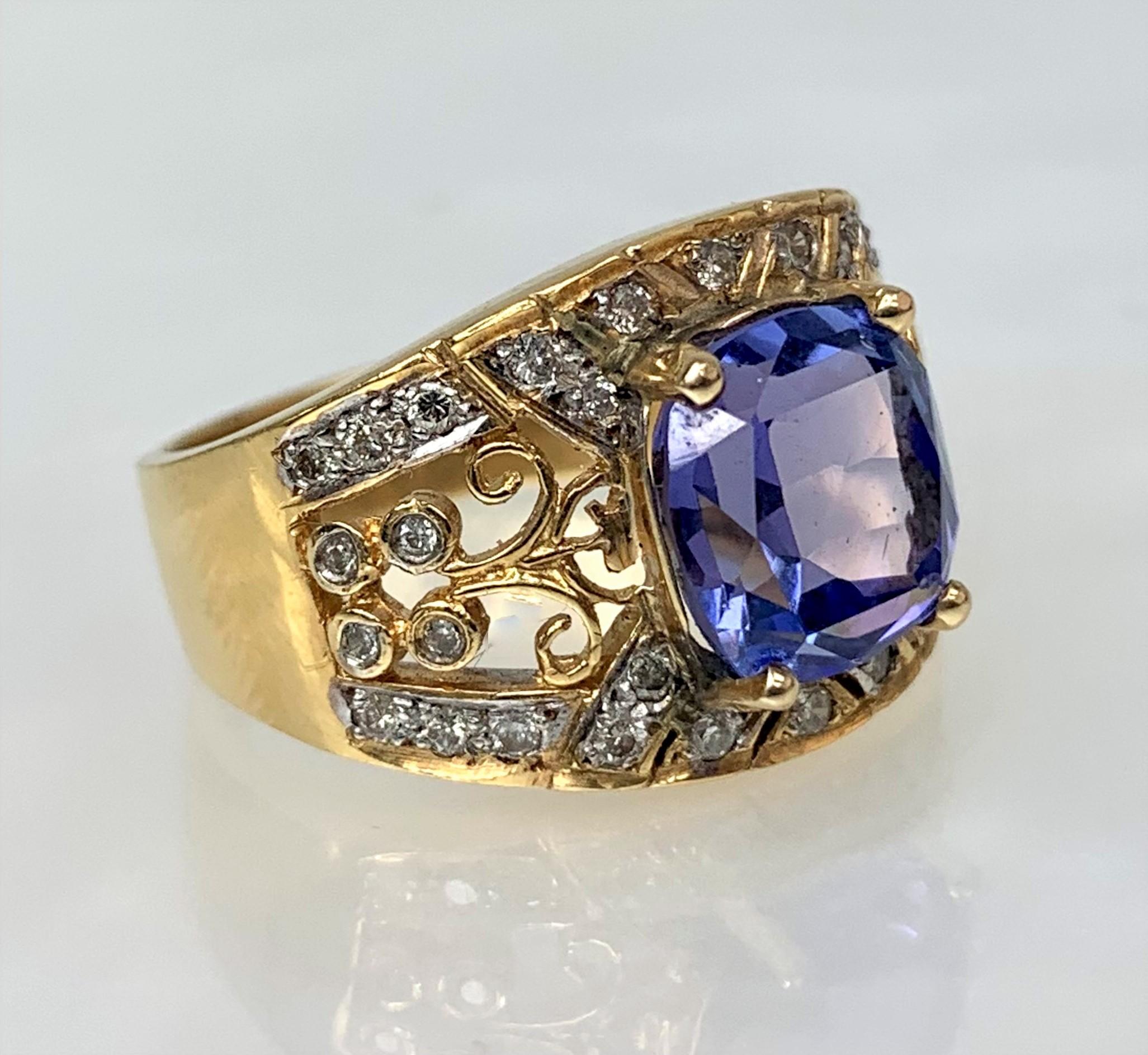 18K Yellow Gold Cushion Cut Tanzanite Diamond Ring In New Condition For Sale In Great Neck, NY