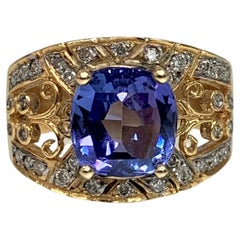 Bague en or jaune 18 carats avec tanzanite taille coussin et diamants