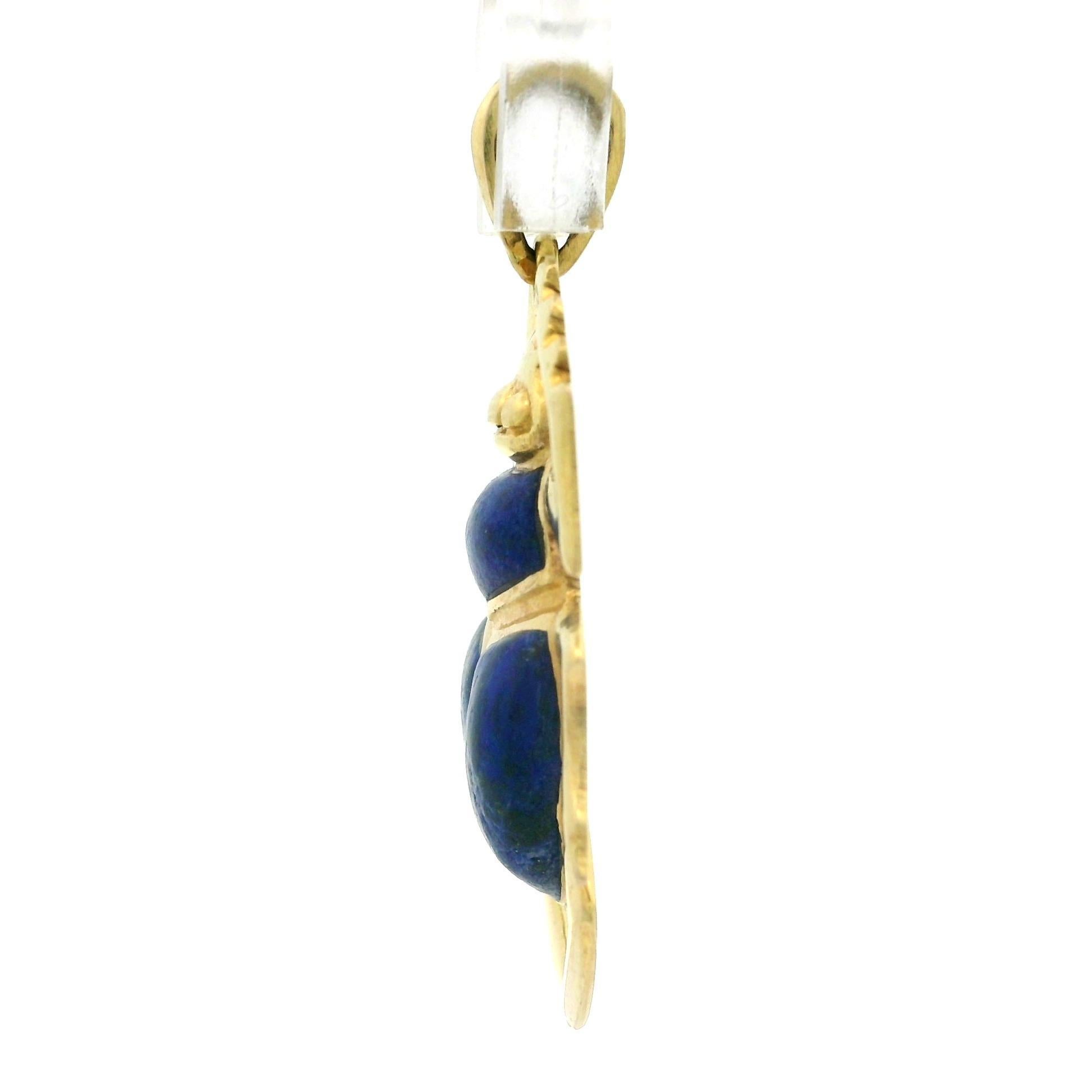 Pendentif scarabée en or jaune 18 carats incrusté de lapis avec clous en vente 2