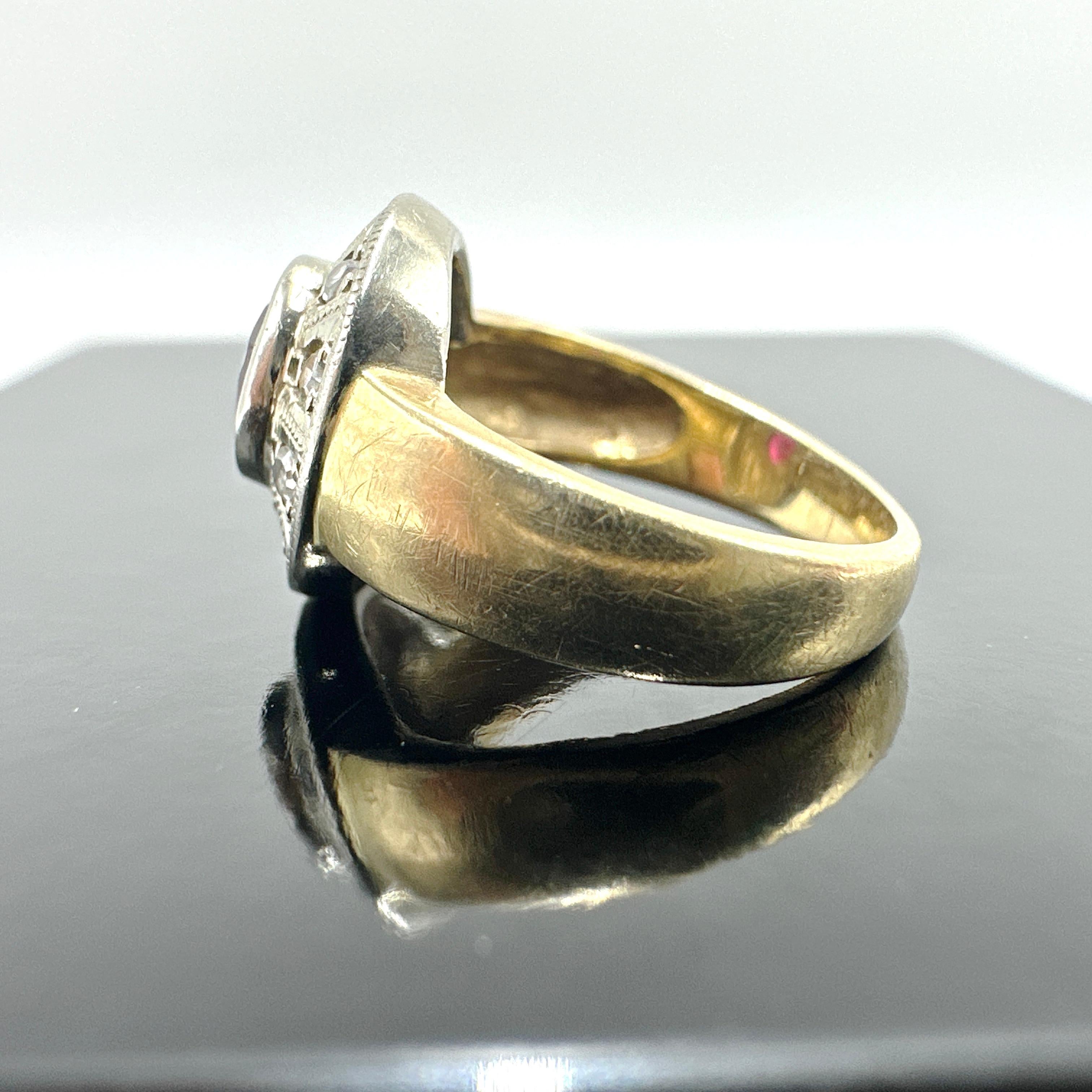 18 Karat Gelbgold maßgefertigter Ring mit natürlichem Rubin und Diamanten. 0,55TCW 1