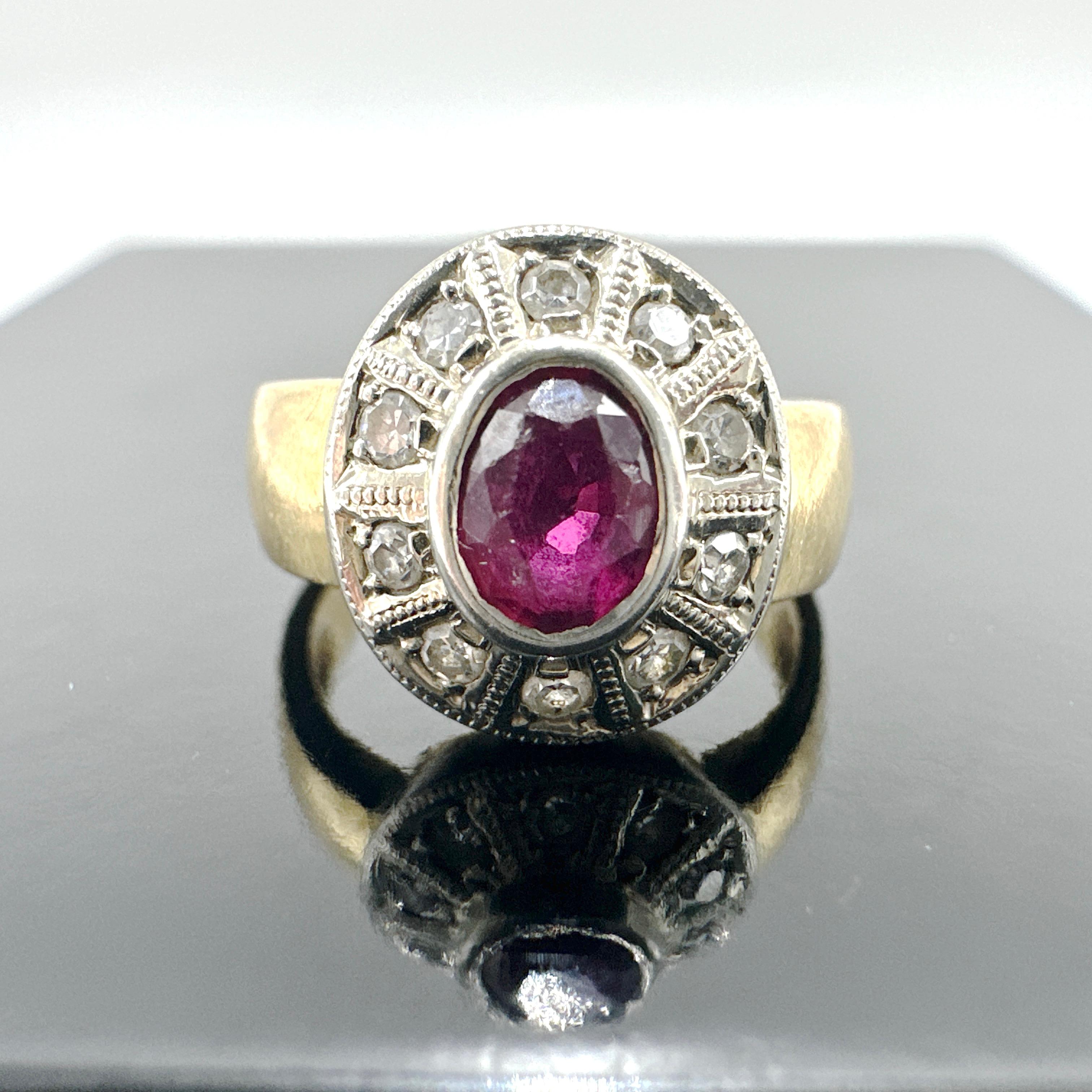 18 Karat Gelbgold maßgefertigter Ring mit natürlichem Rubin und Diamanten. 0,55TCW 3