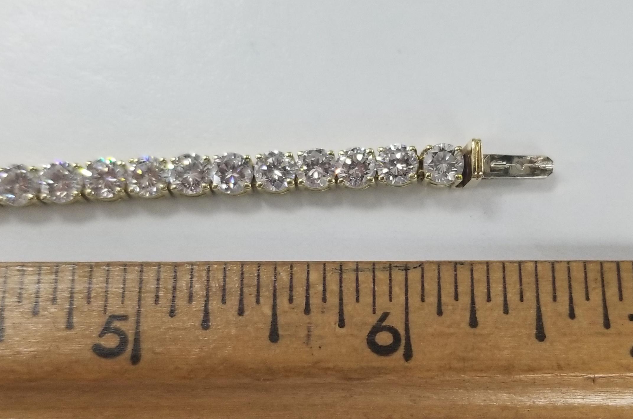 18 Karat Gold Custom Made Tennis Bracelet with 38 Round Diamonds 9.50 Carat 1