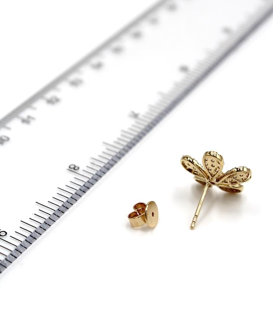 white gold daisy earrings