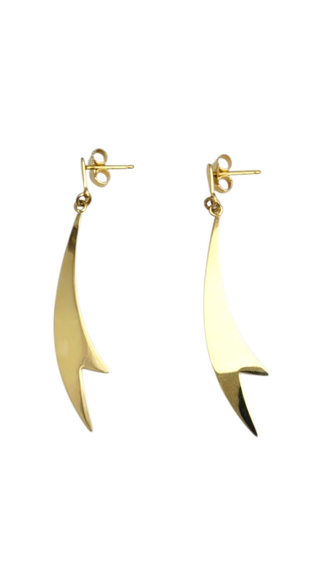 18K Yellow Gold Dangle Earrings-

These elegant 18k yellow gold dangle earrings feature a timeless design that adds a touch of sophistication to any outfit. Crafted from genuine 14-karat gold, they offer a radiant shine —perfect for both everyday