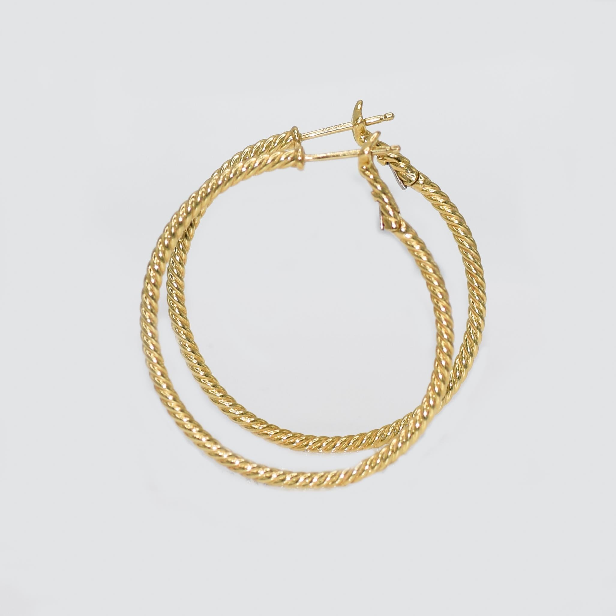 18K Yellow Gold David Yurman Hoop Earrings Cable Spira, 6.8g In Excellent Condition In Laguna Beach, CA