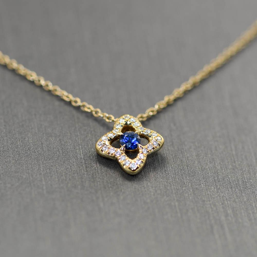 Ladies David Yurman 18k yellow gold necklace with sapphire and diamond pendant.
Stamped D.Y. 750 on the clasp and weighs 2.5 grams.
The blue sapphire is approximately .10 carats.
The side diamonds are round brilliant cuts, .07 total carats.
The