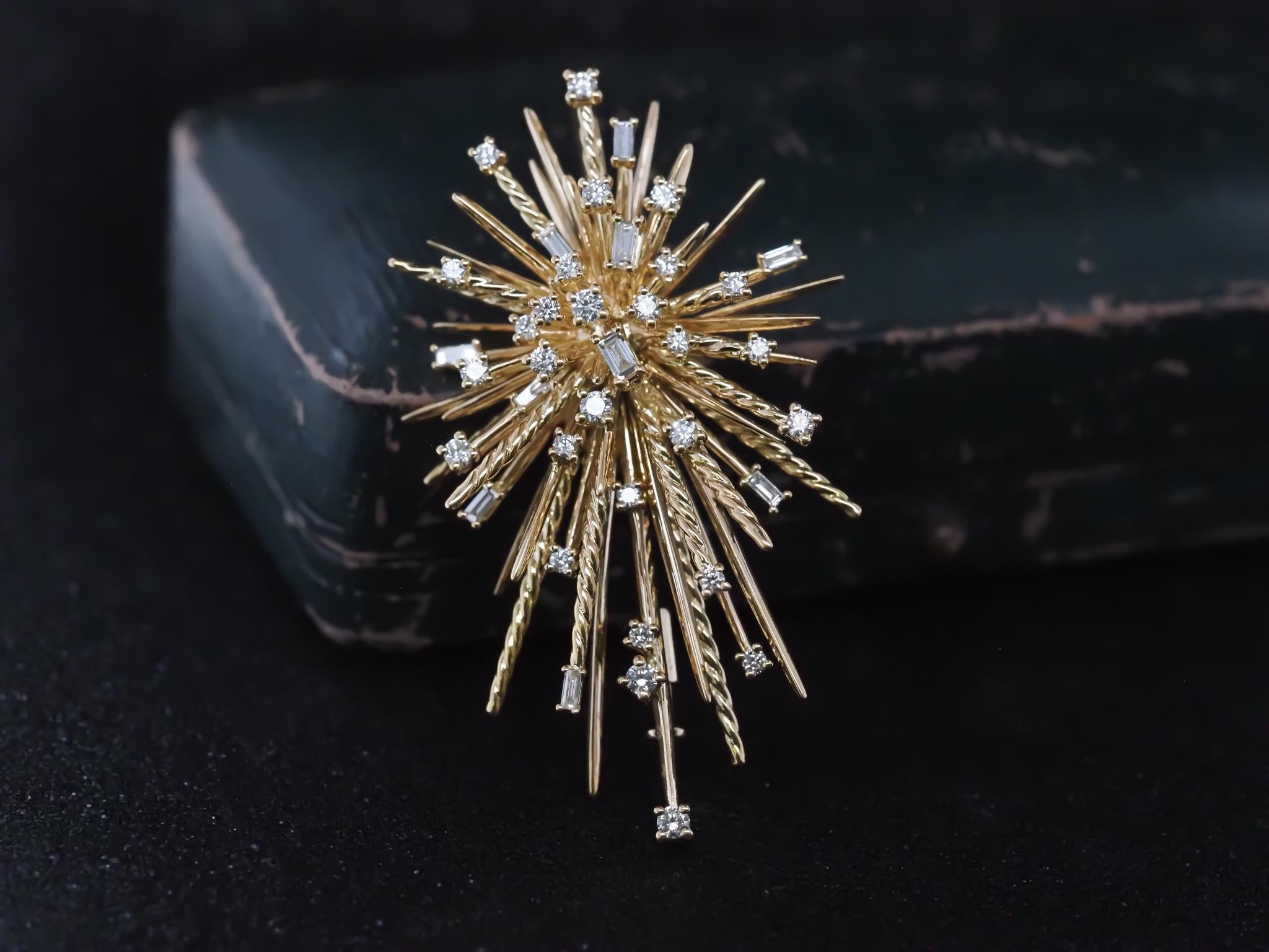 Détails de l'article :
Type de métal : Or jaune 18K [poinçonné et testé].
Poids : 13.0 gramme

Poinçons : DY, 750

Mesures de la broche :
Dimensions : 2 pouces x 1,25 pouce
Condit : Excellent