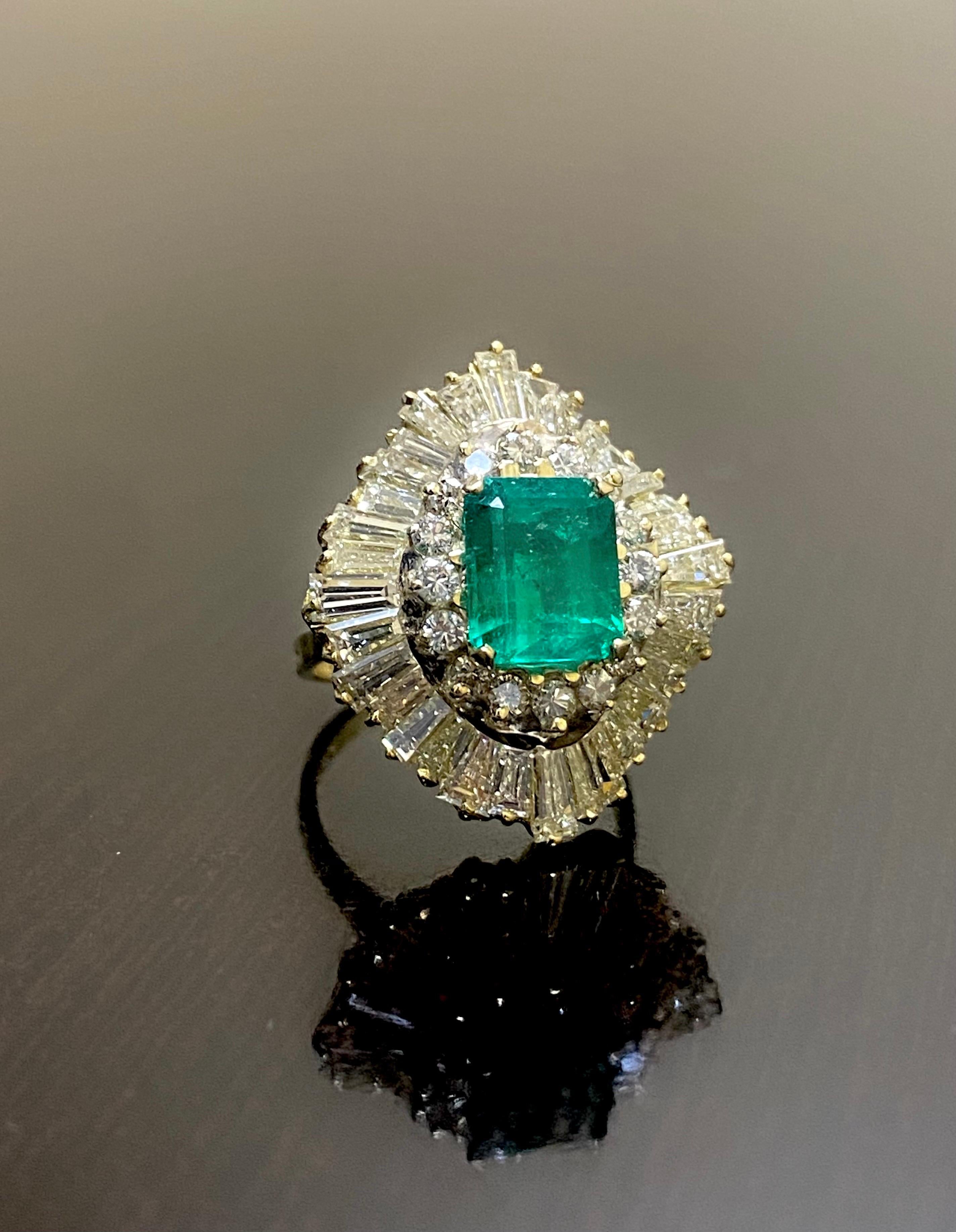 18K Yellow Gold Diamond 2.09 Carat GIA Certified F1 Colombian Emerald Ring For Sale 4