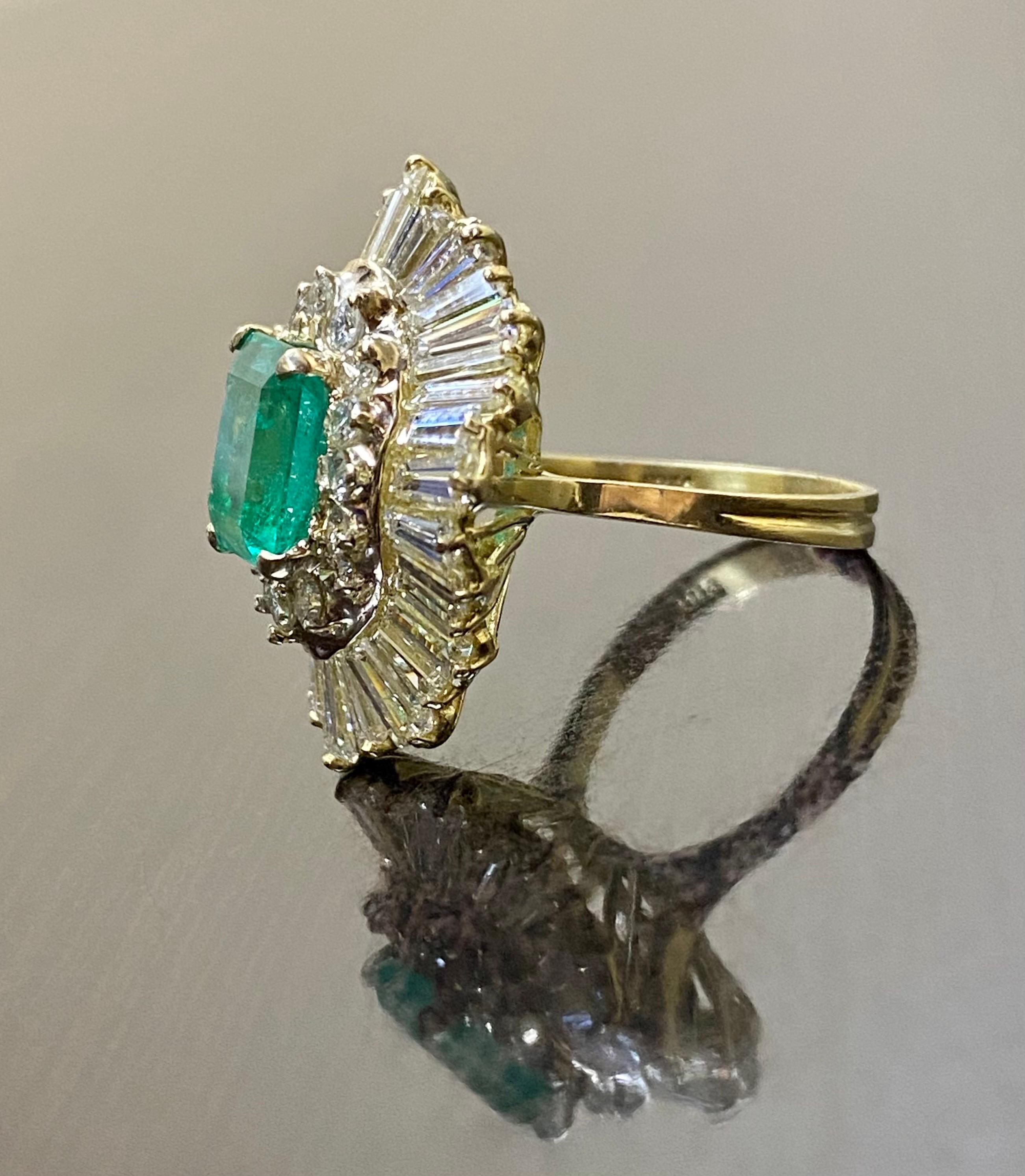 Art Deco 18K Yellow Gold Diamond 2.09 Carat GIA Certified F1 Colombian Emerald Ring For Sale