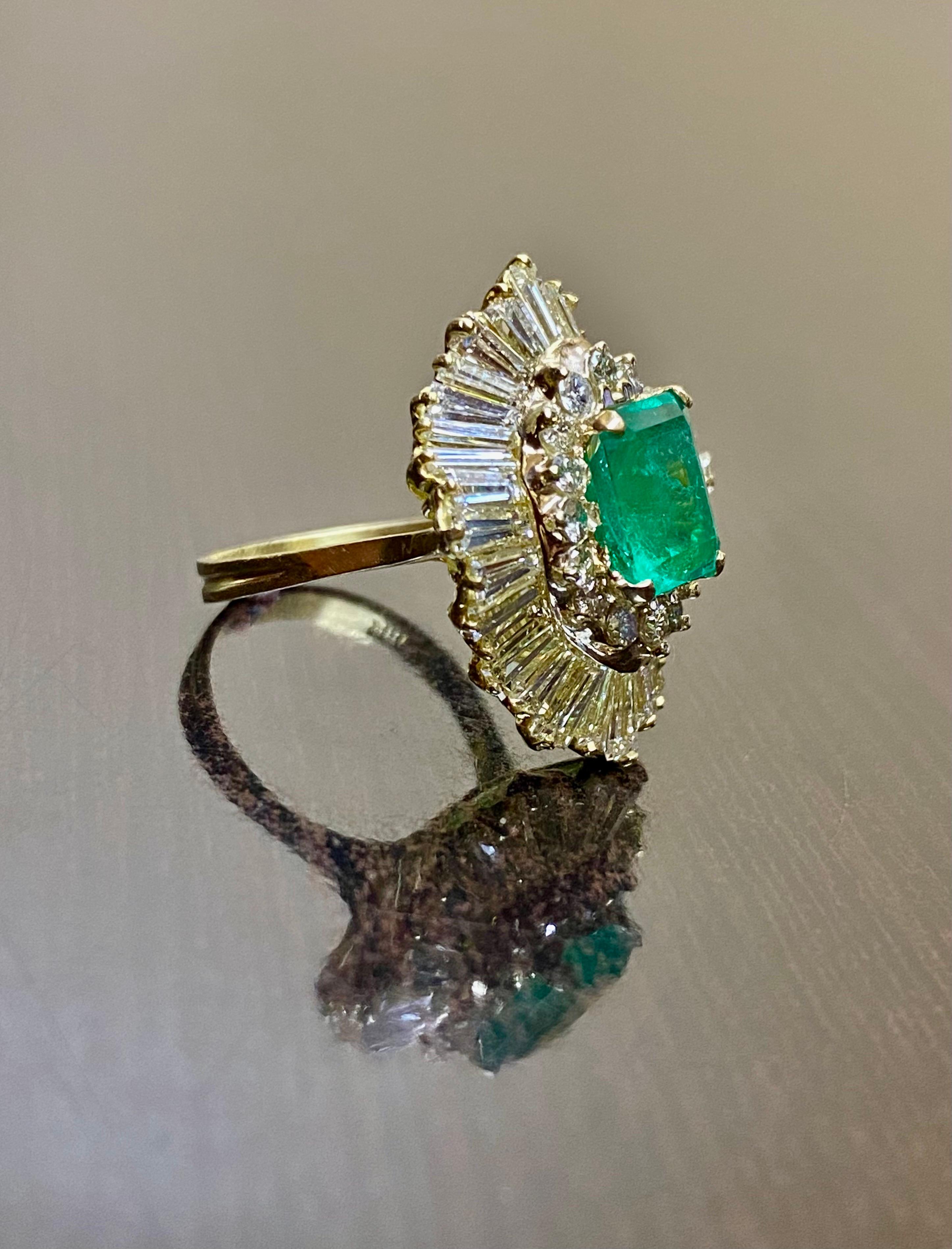 18K Yellow Gold Diamond 2.09 Carat GIA Certified F1 Colombian Emerald Ring In New Condition For Sale In Los Angeles, CA