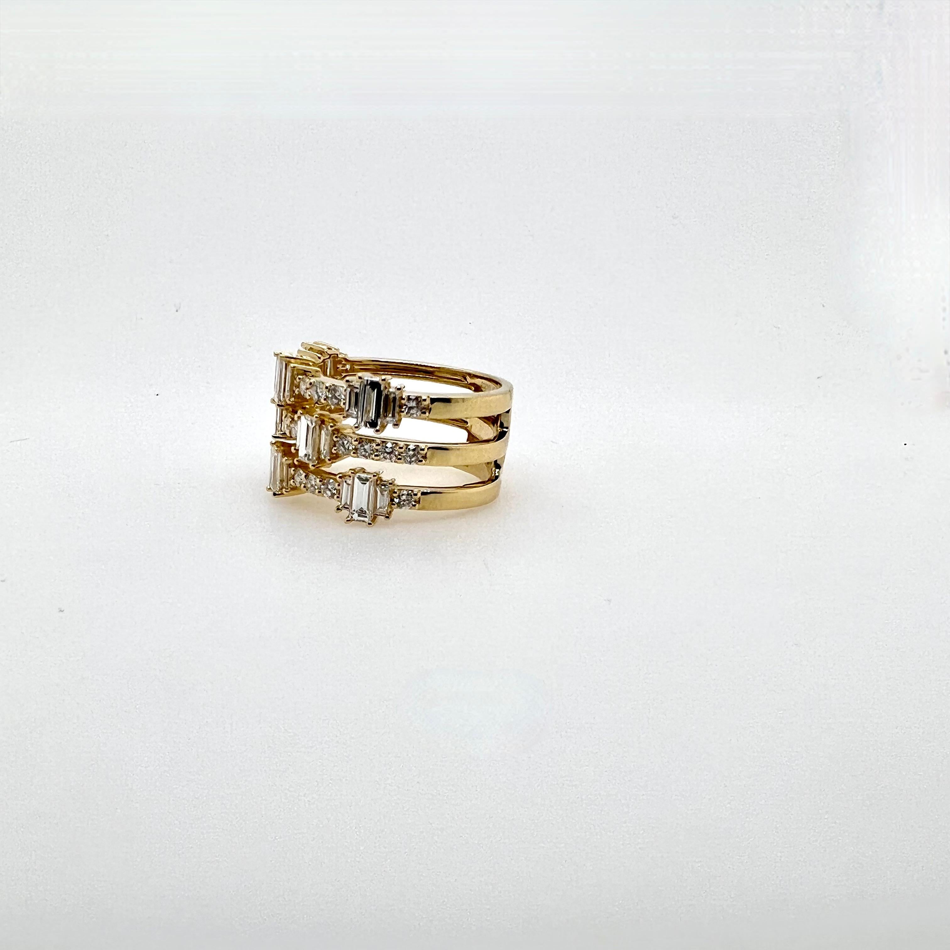 Round Cut 18k Yellow Gold Diamond 3 Row Band Ring For Sale