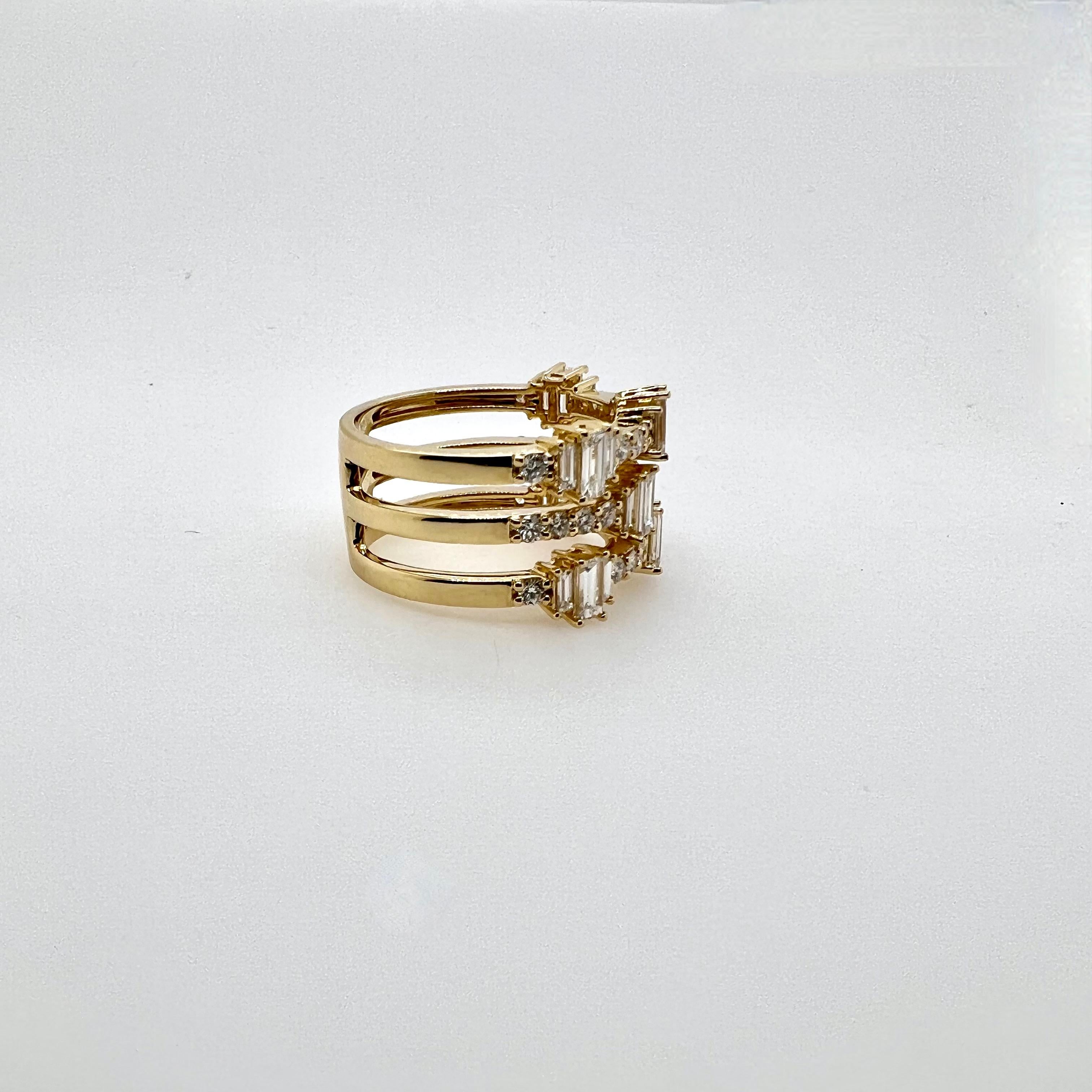 18k Yellow Gold Diamond 3 Row Band Ring In New Condition For Sale In Carrollton, TX