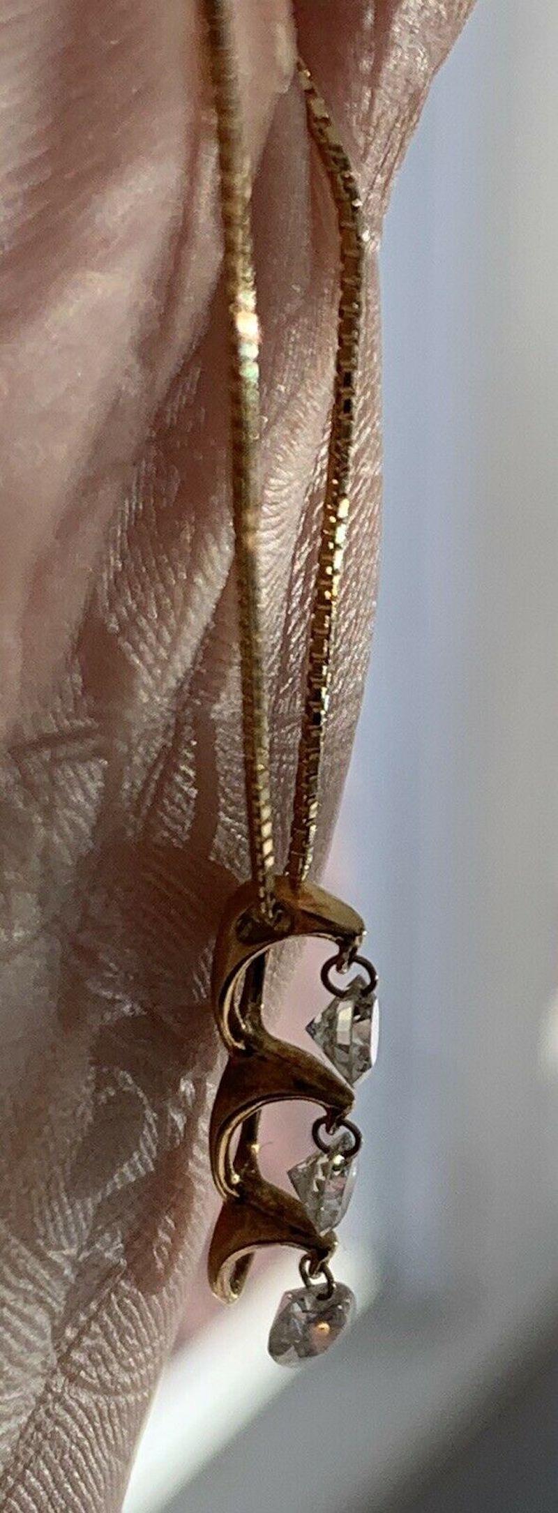 18 Karat Yellow Gold and Diamond 3-Stone Drop Pendant Necklace 0.50 Carat For Sale 1