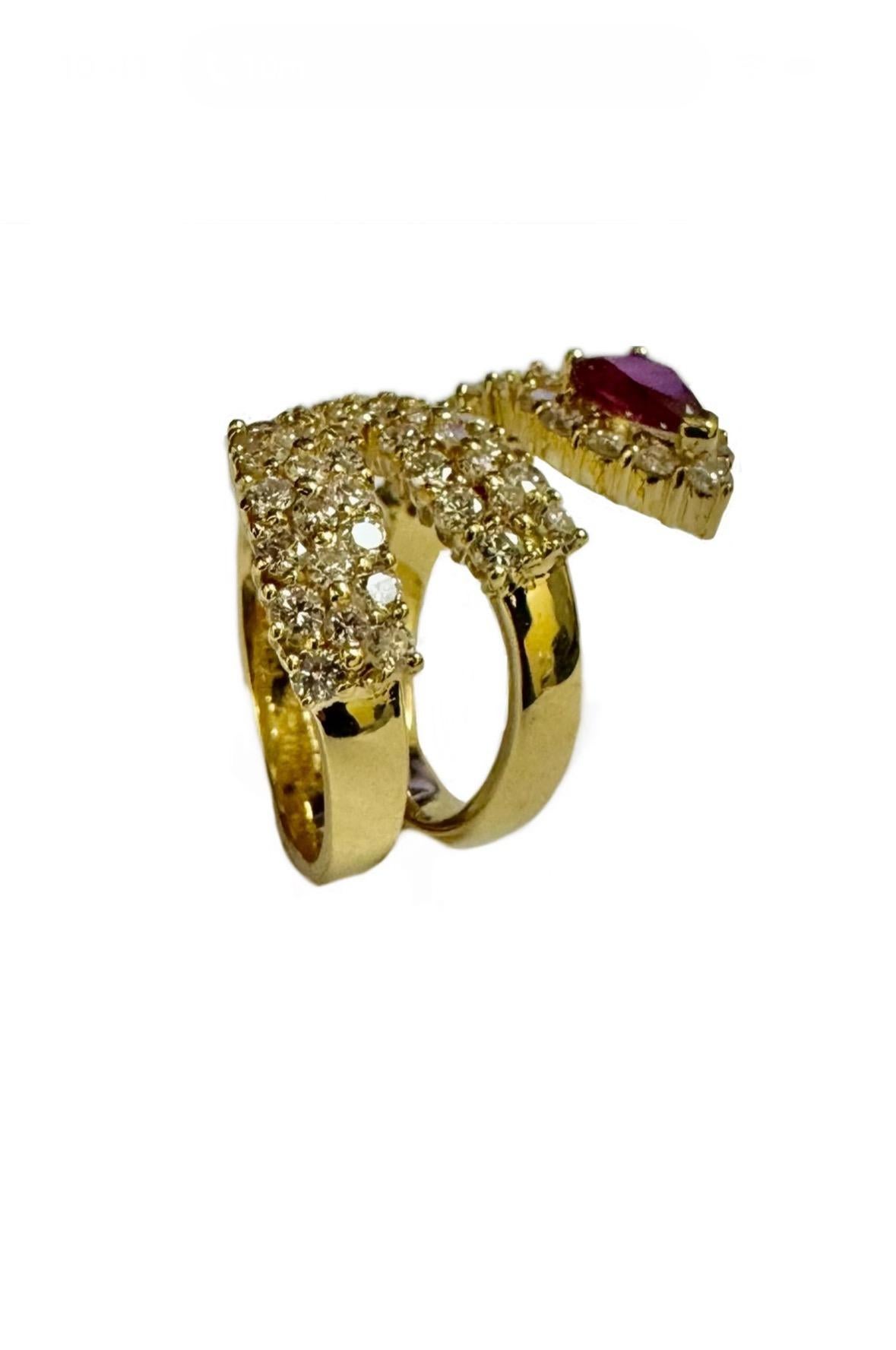 Bague en or jaune 18 carats avec rubis en forme de poire de 3,64 carats, certifié GIA, sans chaleur en vente 4