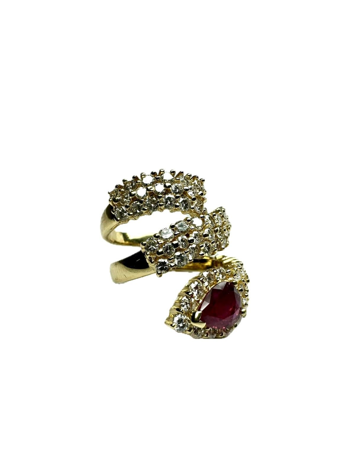 Bague en or jaune 18 carats avec rubis en forme de poire de 3,64 carats, certifié GIA, sans chaleur en vente 2
