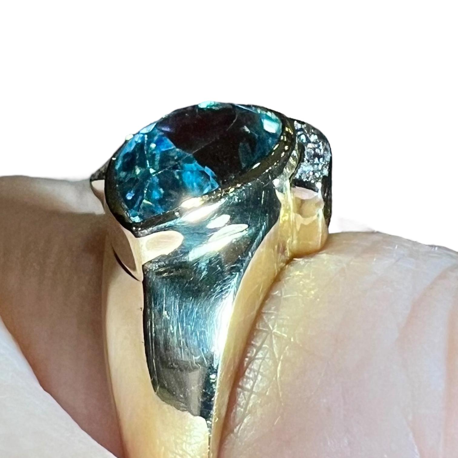 18k Yellow Gold Diamond And Blue Topaz Ring For Sale 4