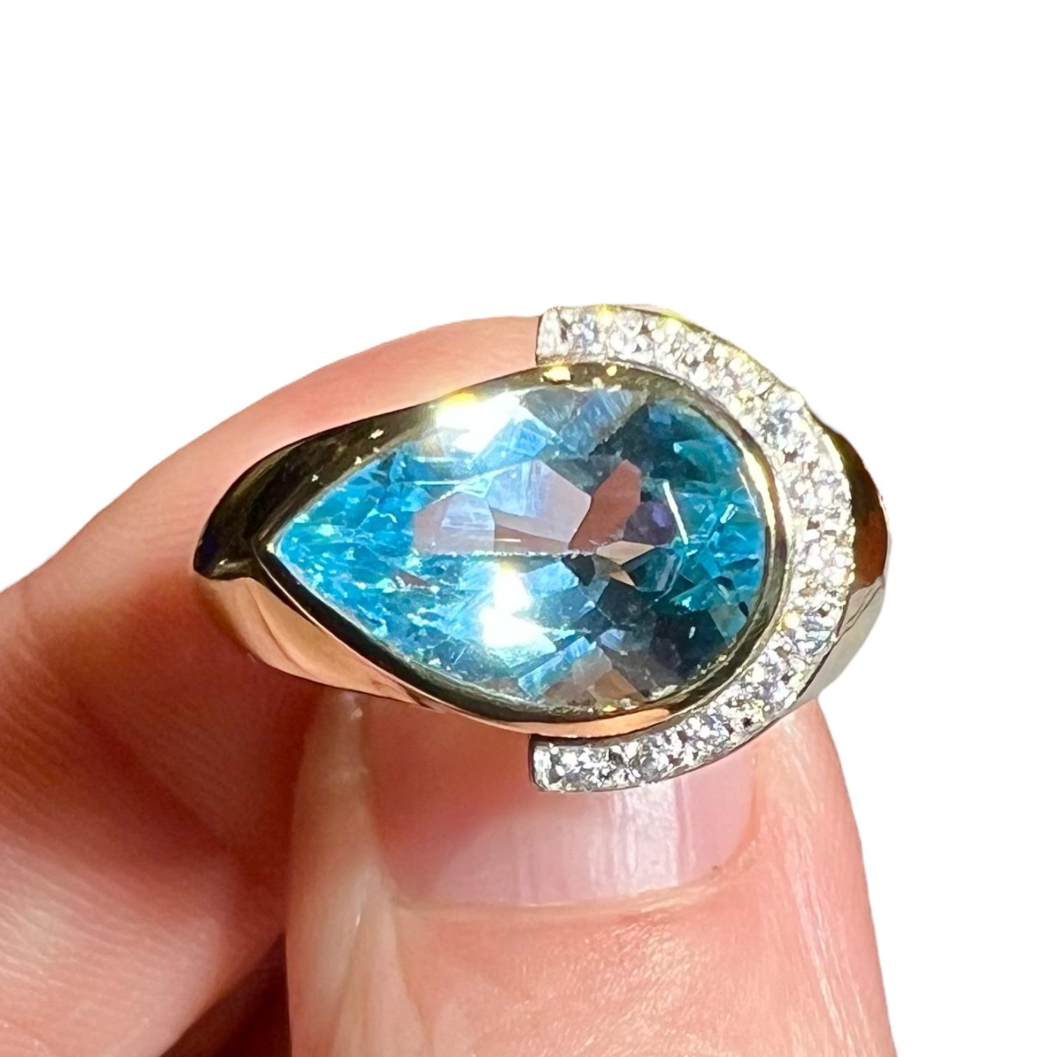 18k Yellow Gold Diamond And Blue Topaz Ring For Sale 7
