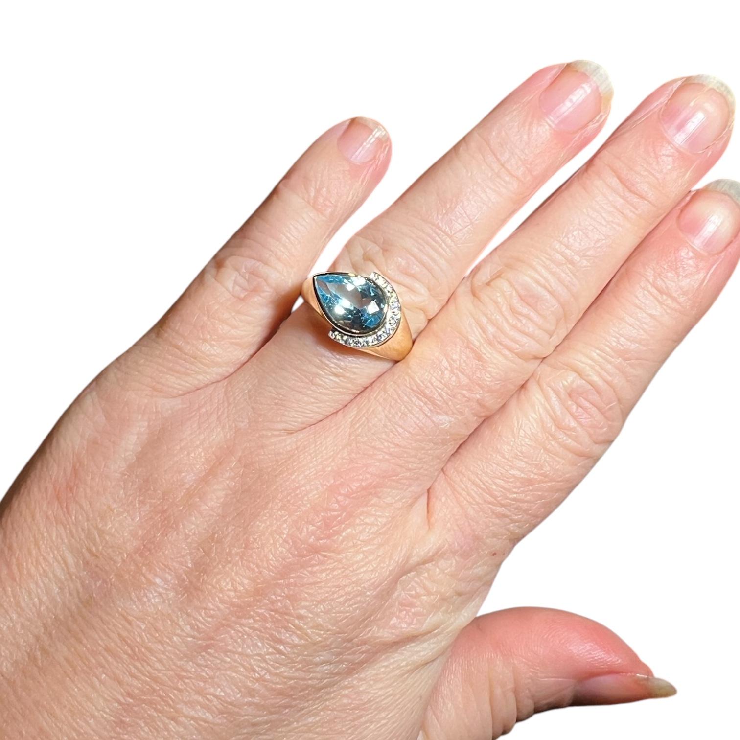 18k Yellow Gold Diamond And Blue Topaz Ring For Sale 9