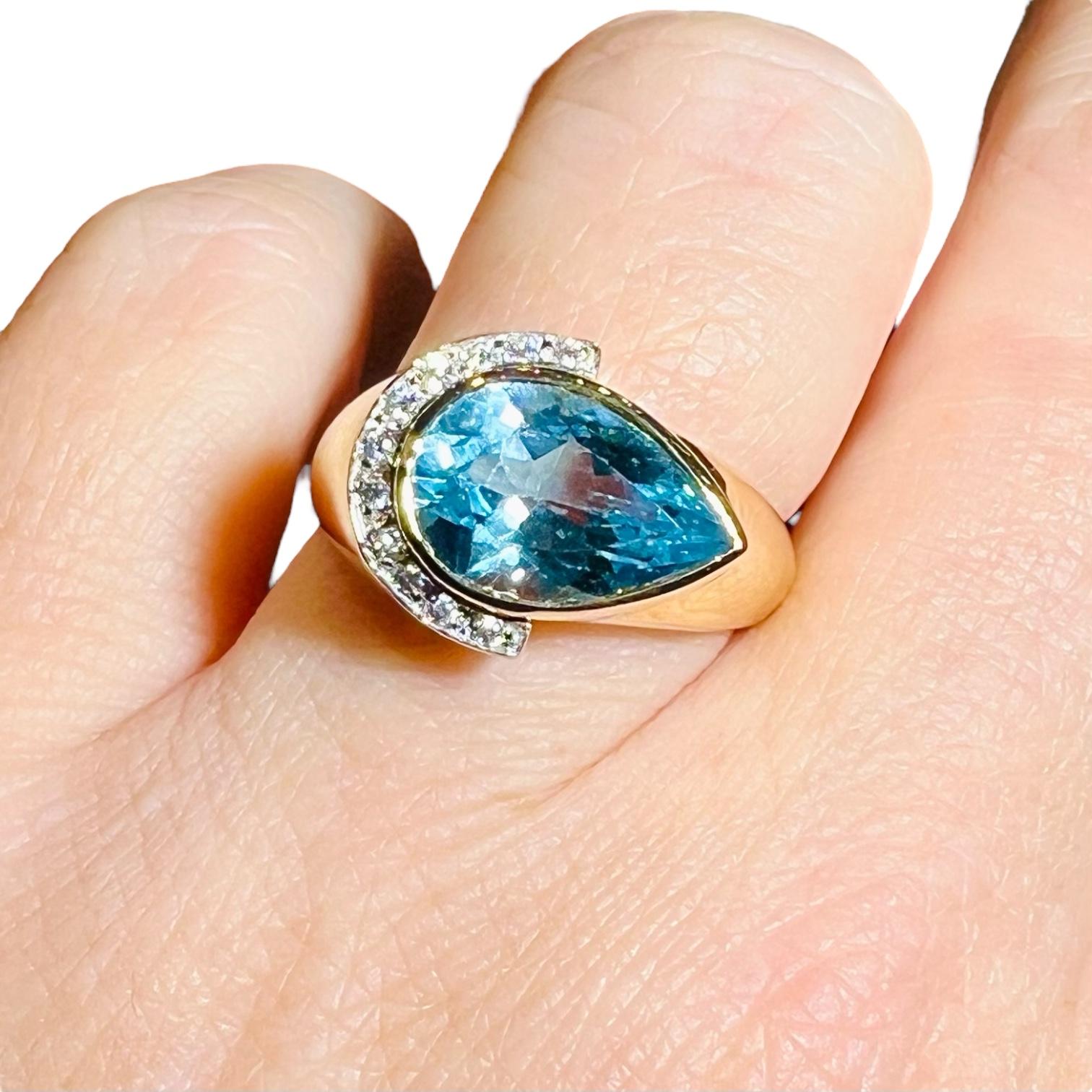 18k Yellow Gold Diamond And Blue Topaz Ring For Sale 11