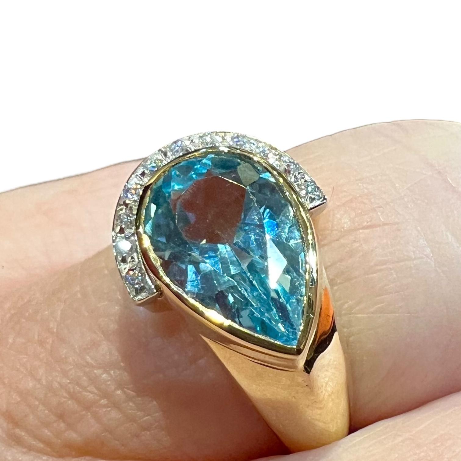 Women's 18k Yellow Gold Diamond And Blue Topaz Ring For Sale