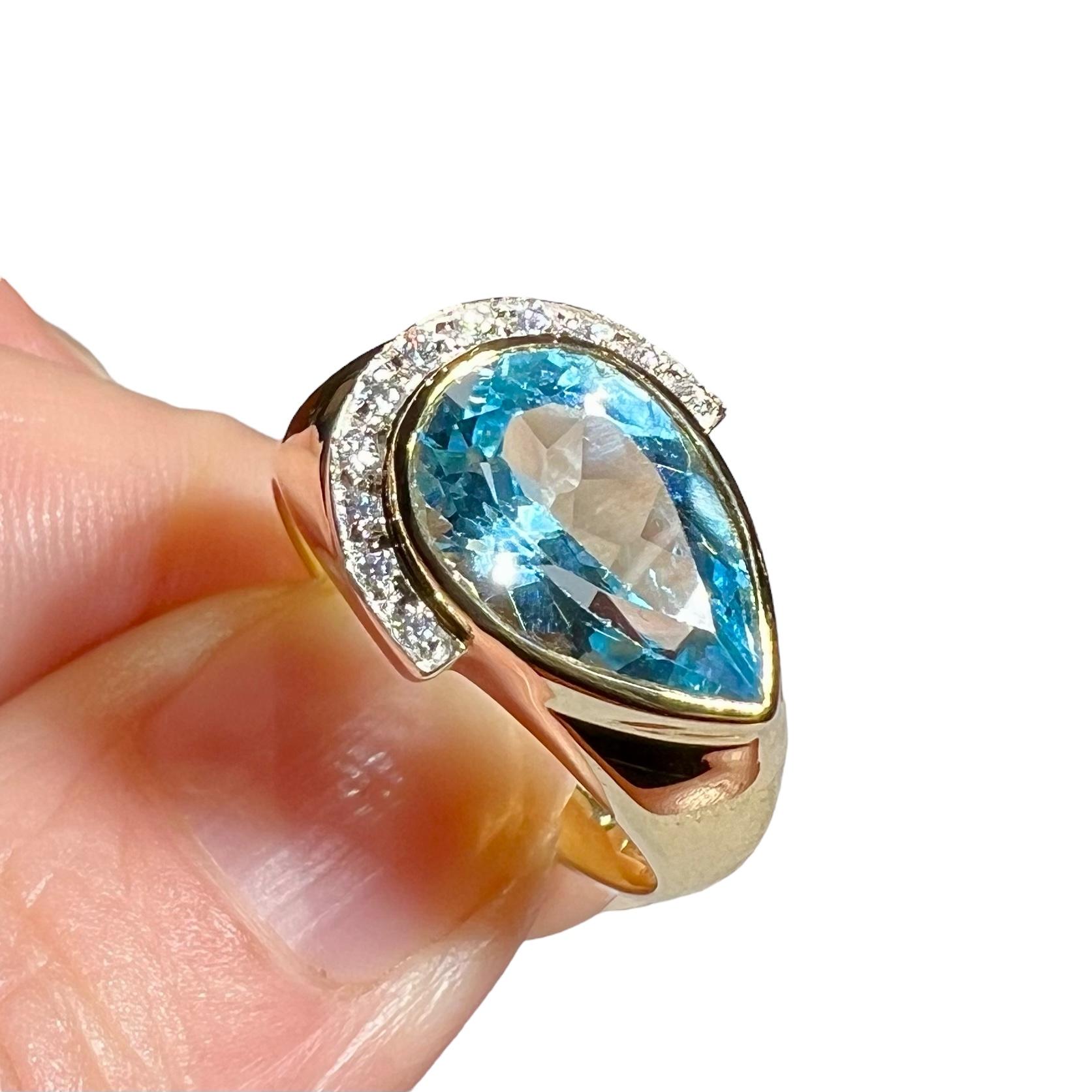 18k Yellow Gold Diamond And Blue Topaz Ring For Sale 3
