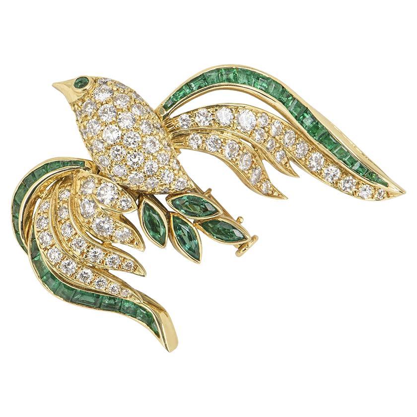 18k Gelbgold Vogelbrosche mit Diamanten und Smaragden