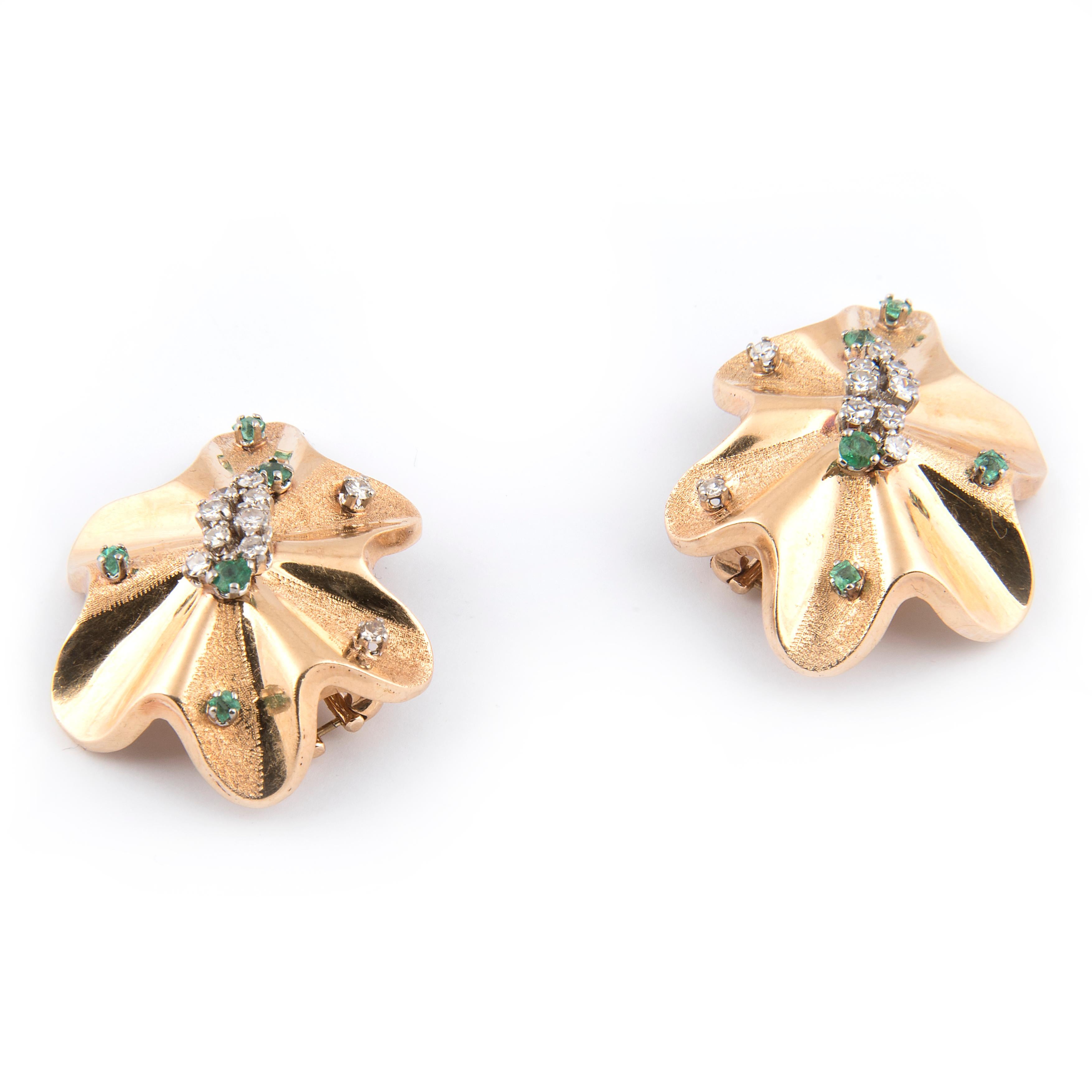 18k Yellow Gold Diamond and Emerald Clip-On Earrings In Good Condition For Sale In London, GB