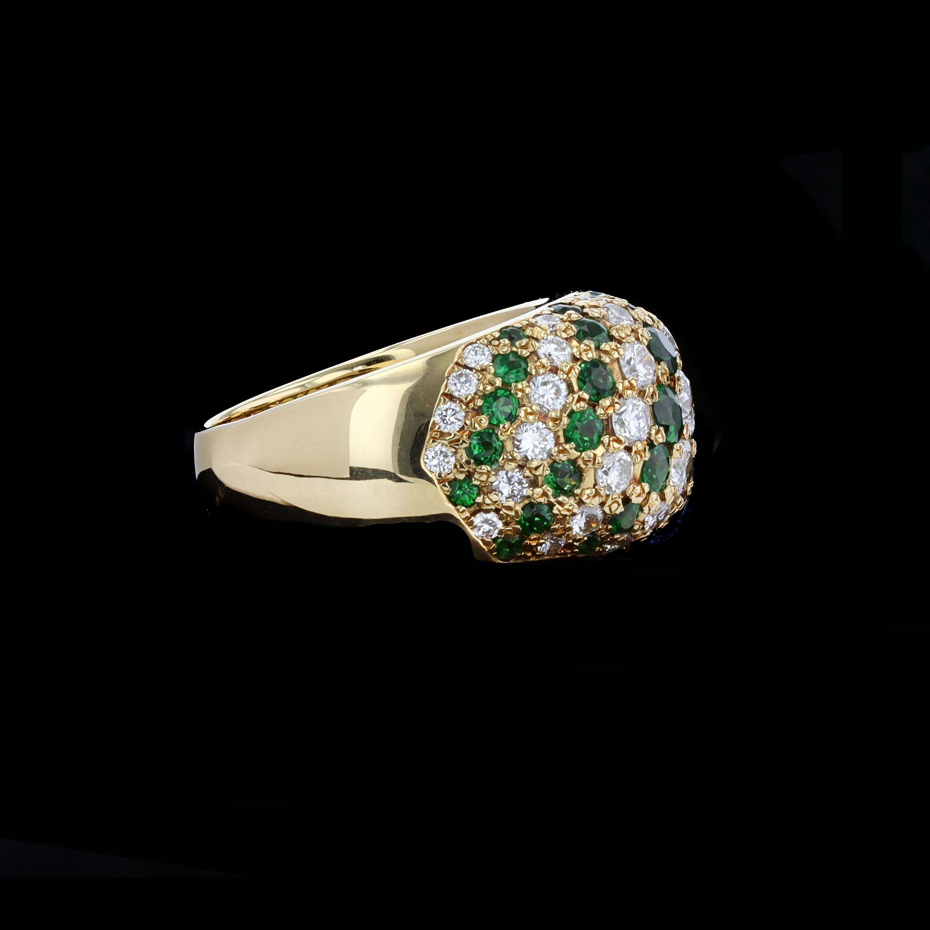 18k Yellow Gold Diamond and Emerald Estate Ring In Excellent Condition For Sale In NEW ORLEANS, LA