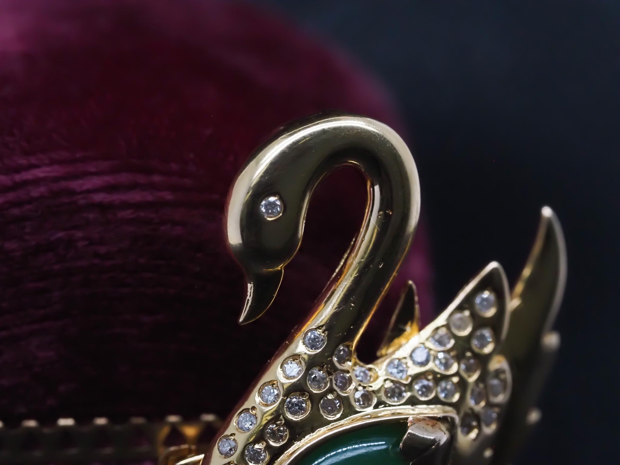 Women's 18K Yellow Gold Diamond and Jade Swan Brooch Pin For Sale