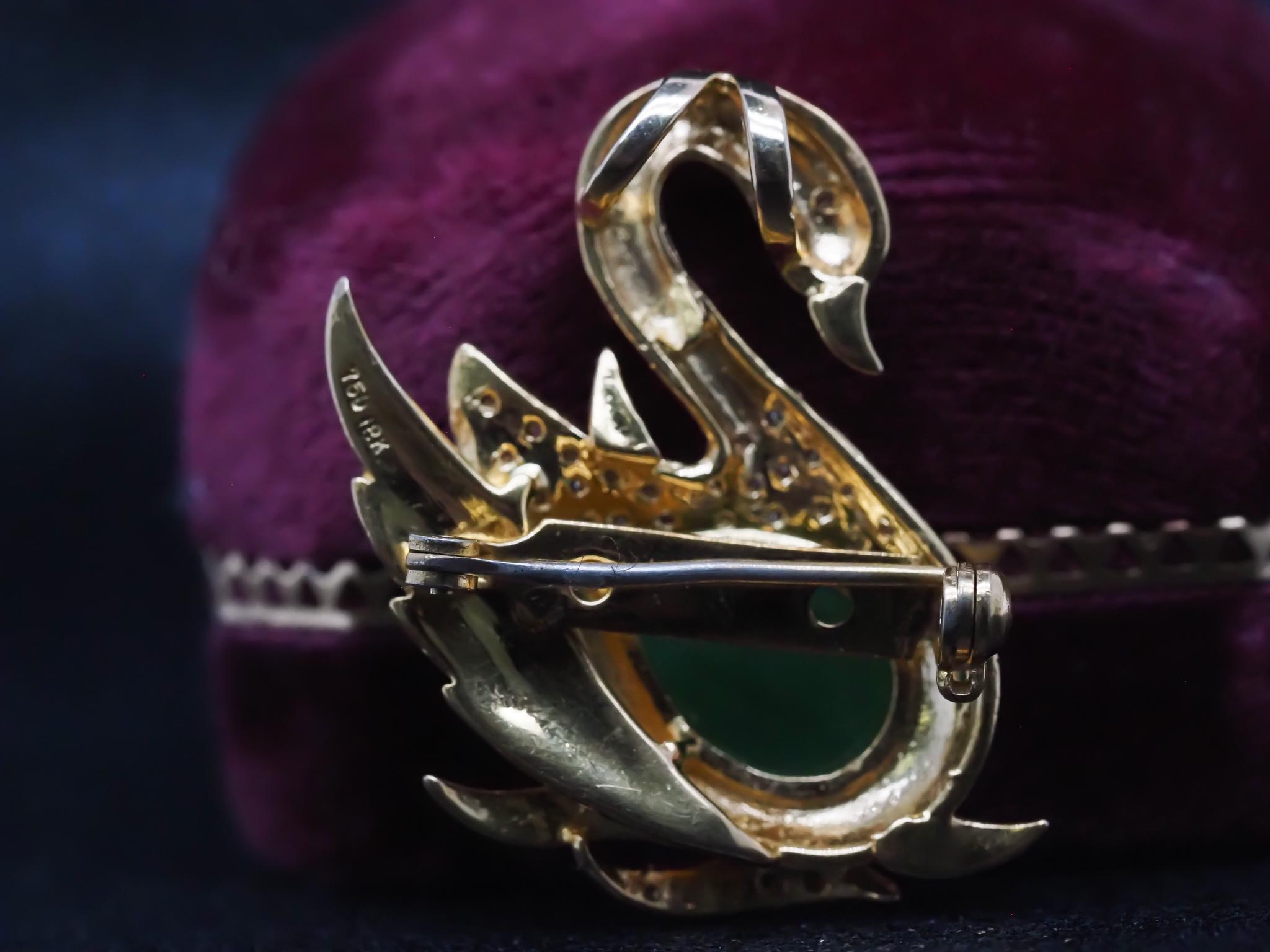 18K Yellow Gold Diamond and Jade Swan Brooch Pin For Sale 1