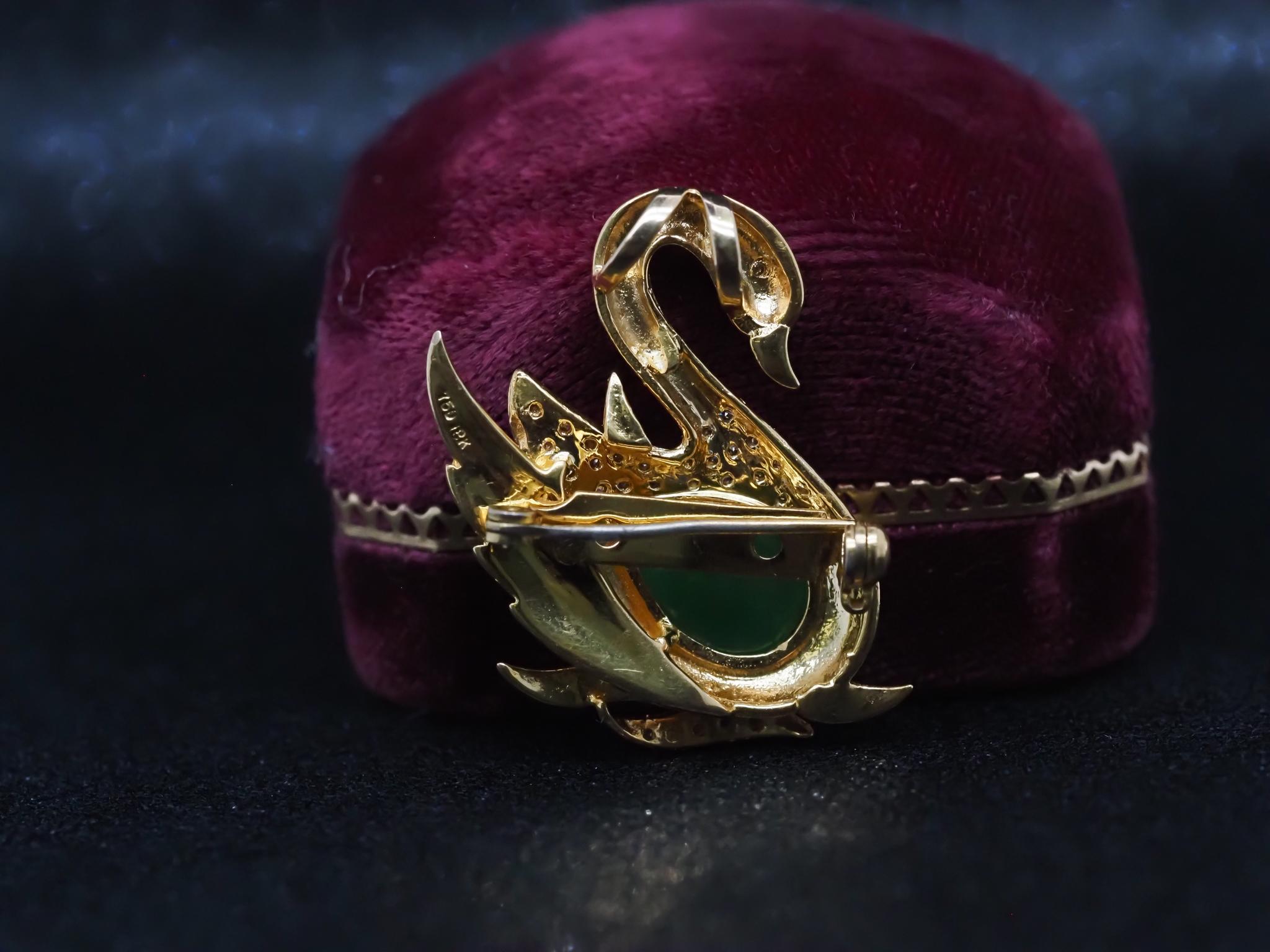 18K Yellow Gold Diamond and Jade Swan Brooch Pin For Sale 3