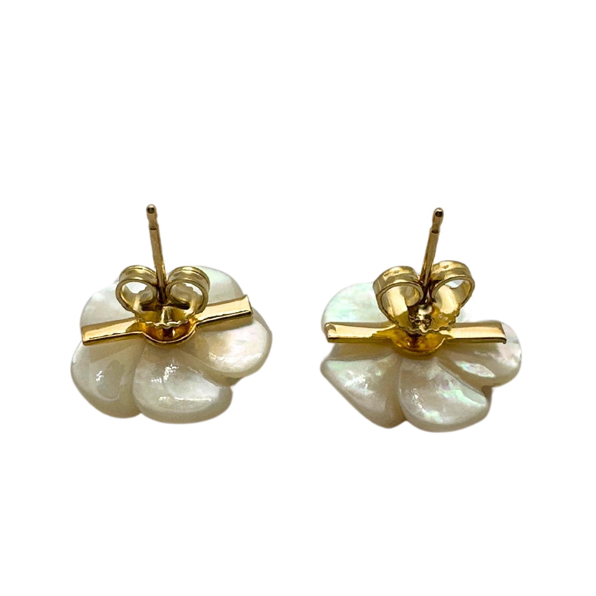 Round Cut 18K Yellow Gold Diamond and Mother of Pearl Stud Earrings For Sale